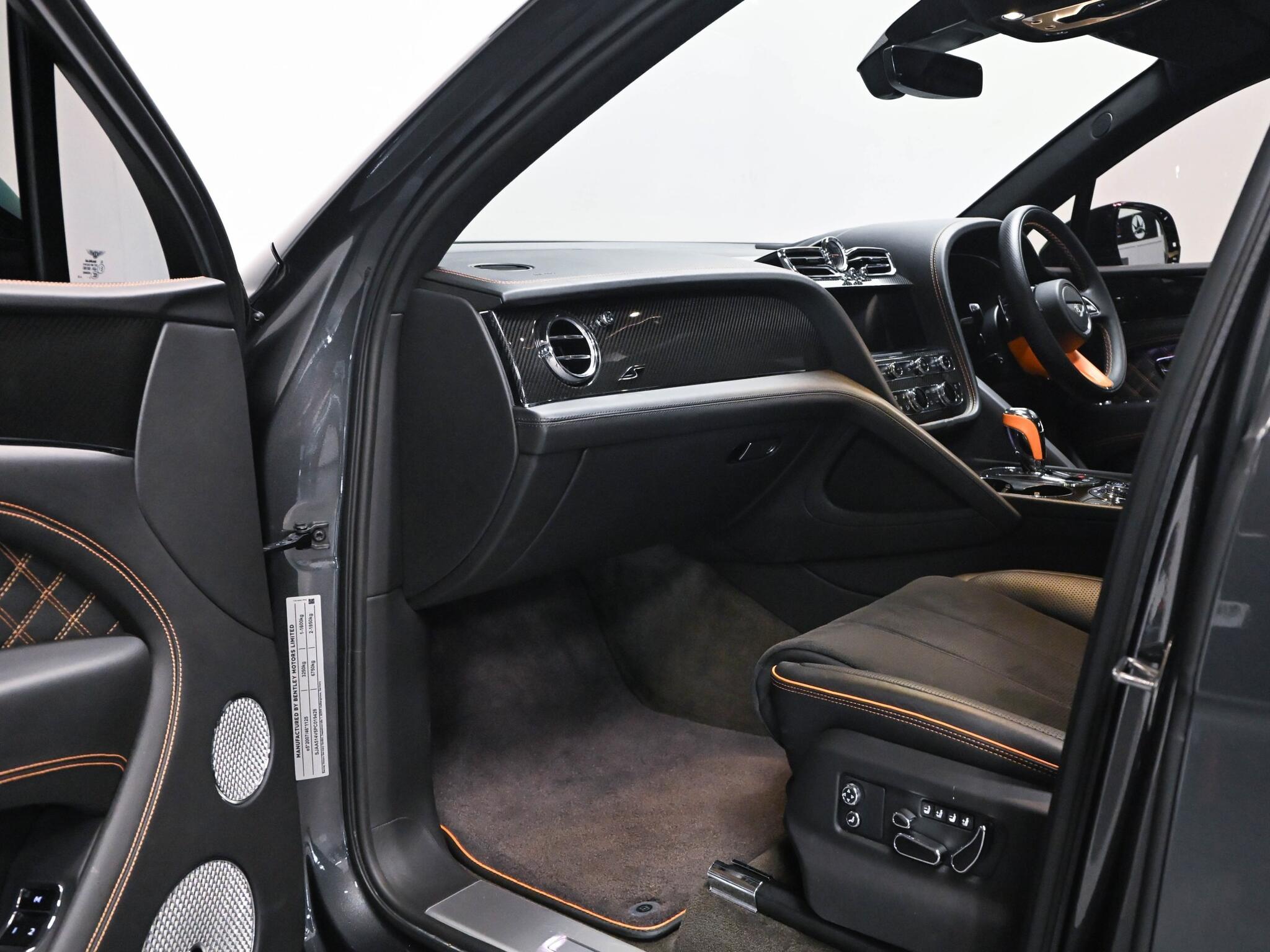 Bentley Bentayga view 61