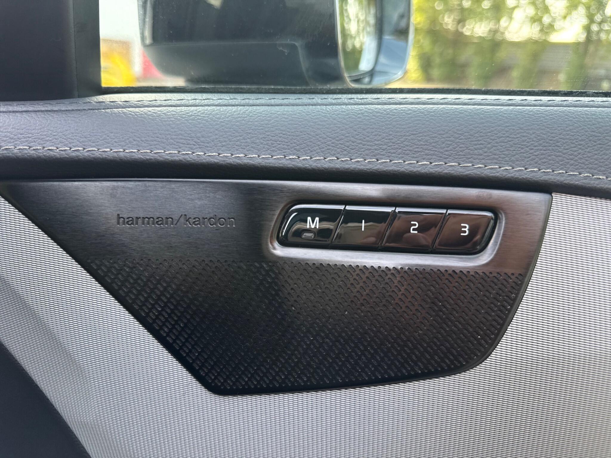 Volvo XC90 view 21