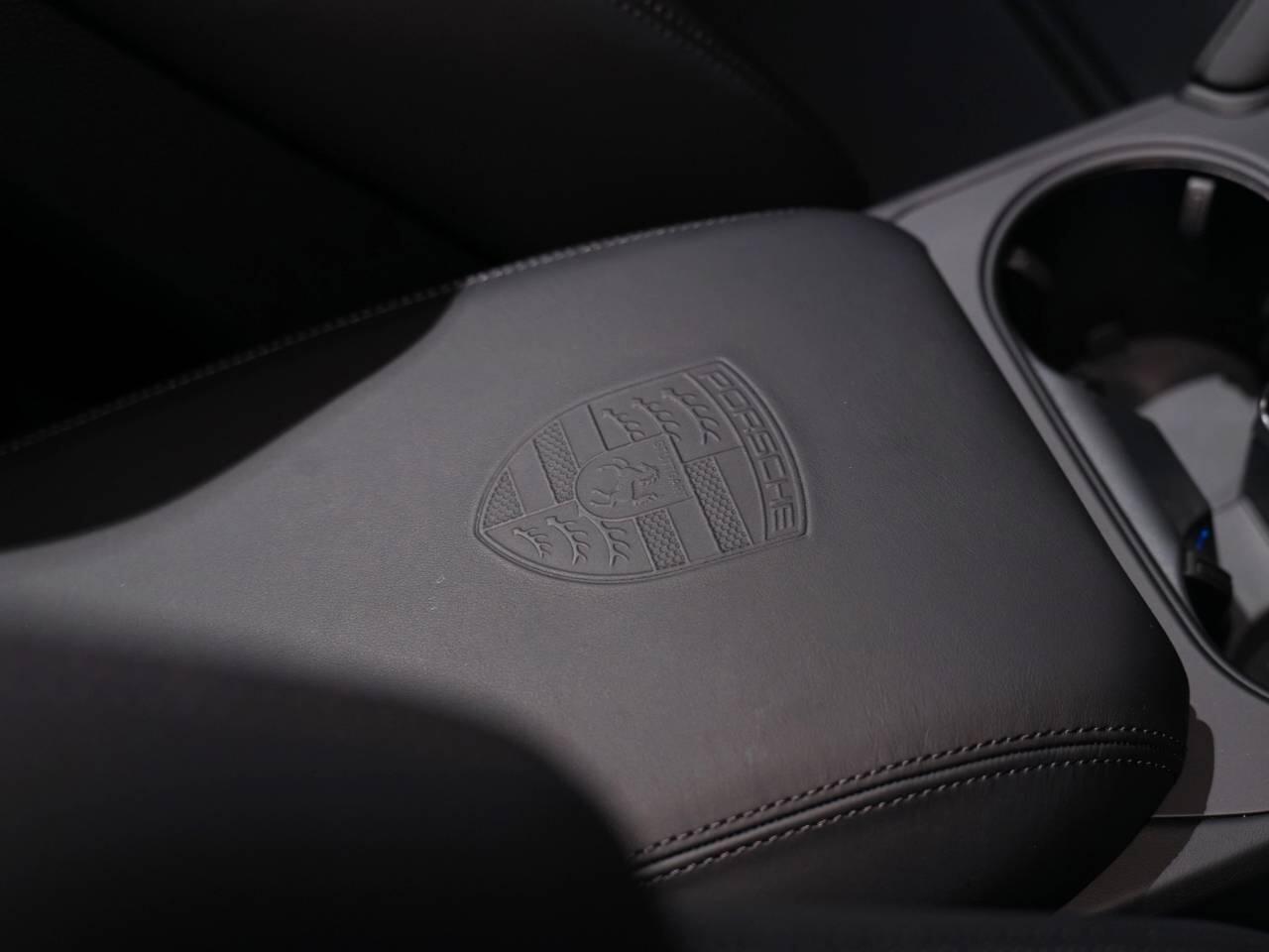 Porsche Cayenne view 35