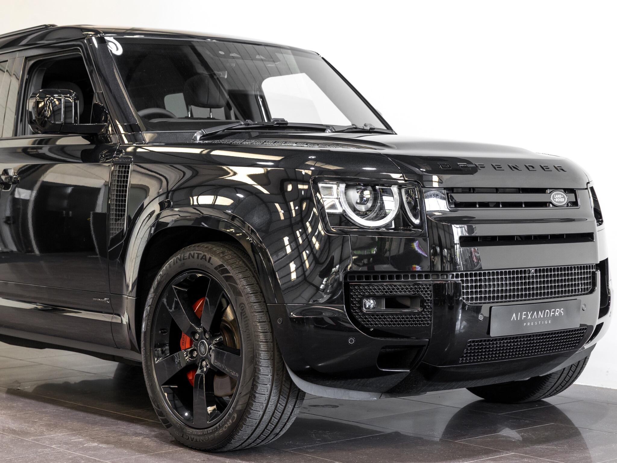Land Rover Defender 110 view 12