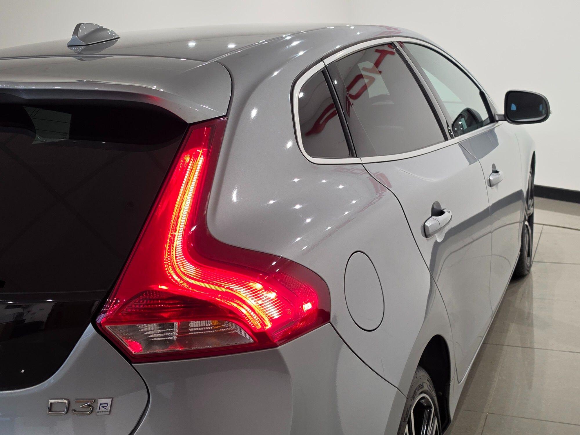 Volvo V40 view 40