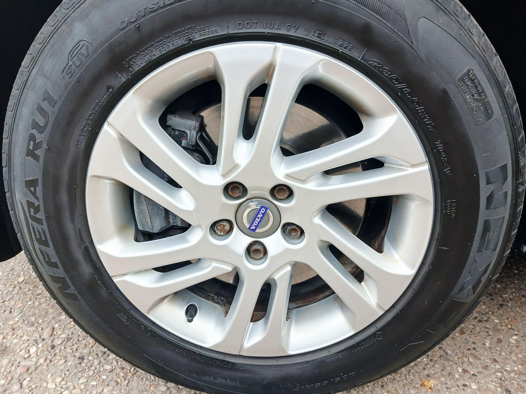 2017 Volvo XC60 image 8