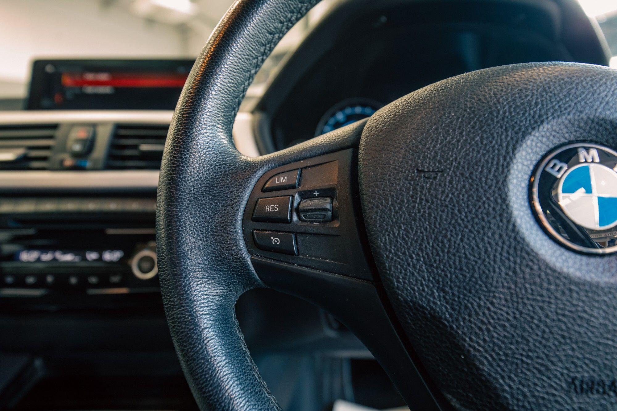 BMW 3 Series view 11