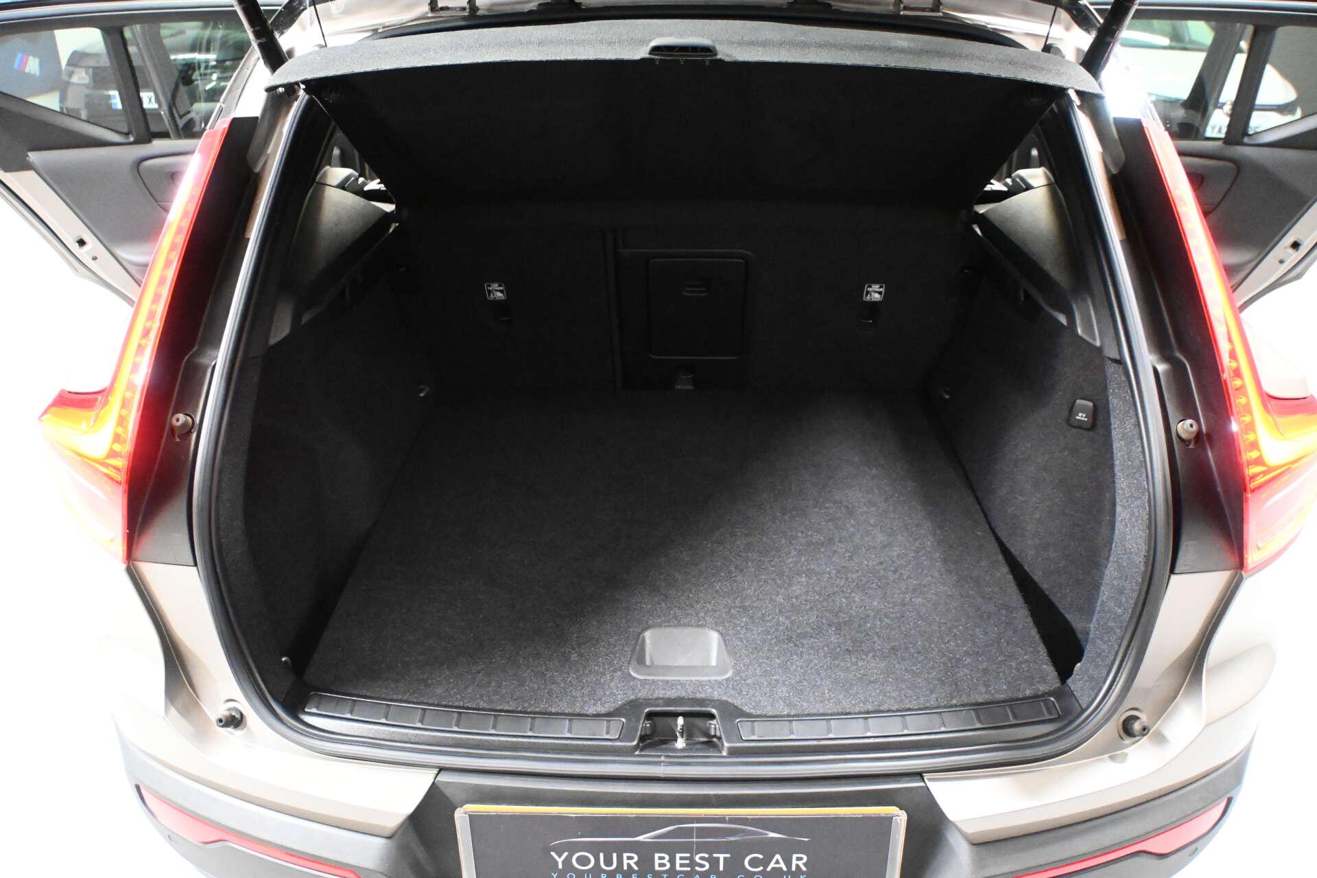 Volvo XC40 view 25