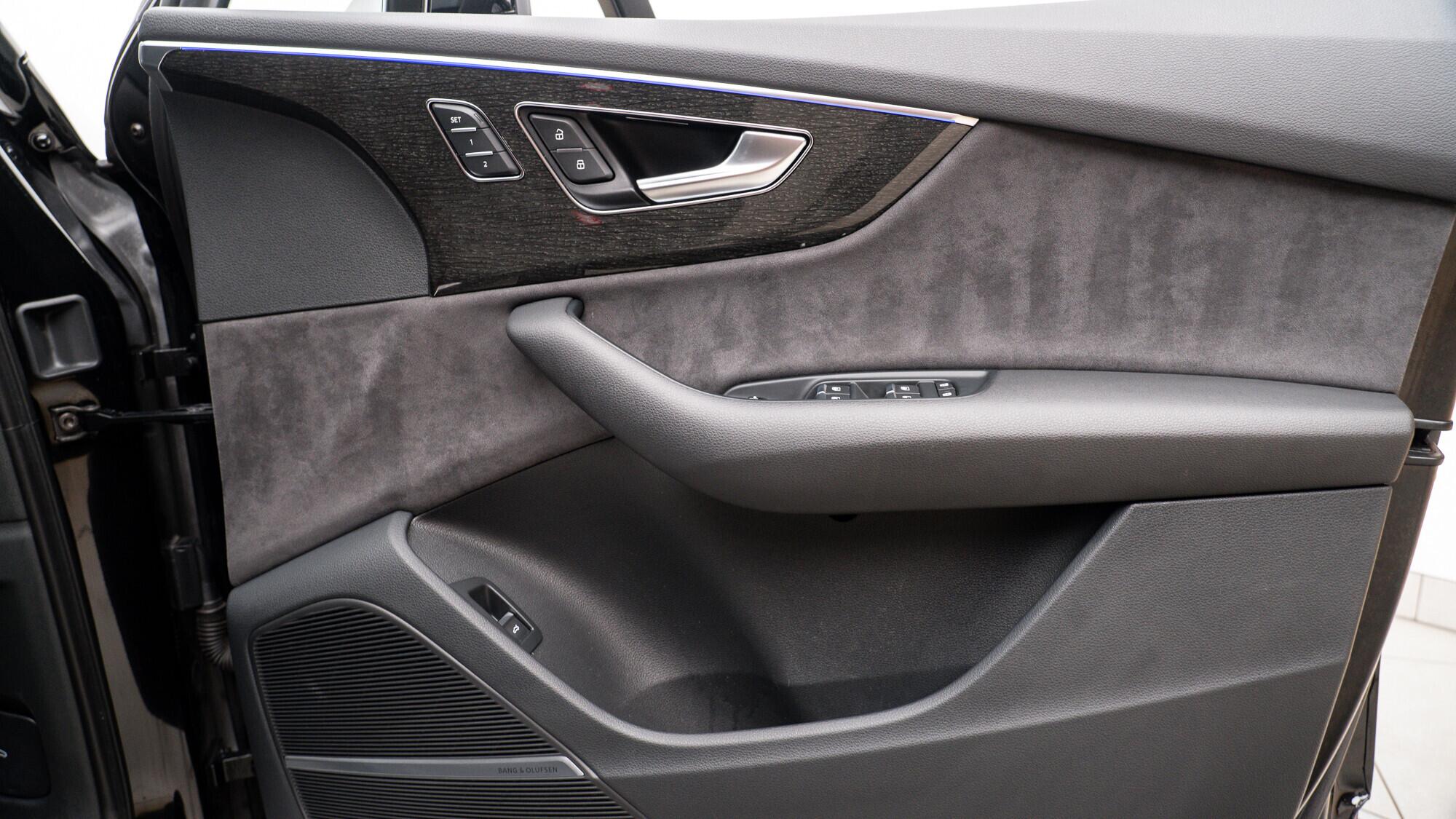 Audi SQ7 view 38