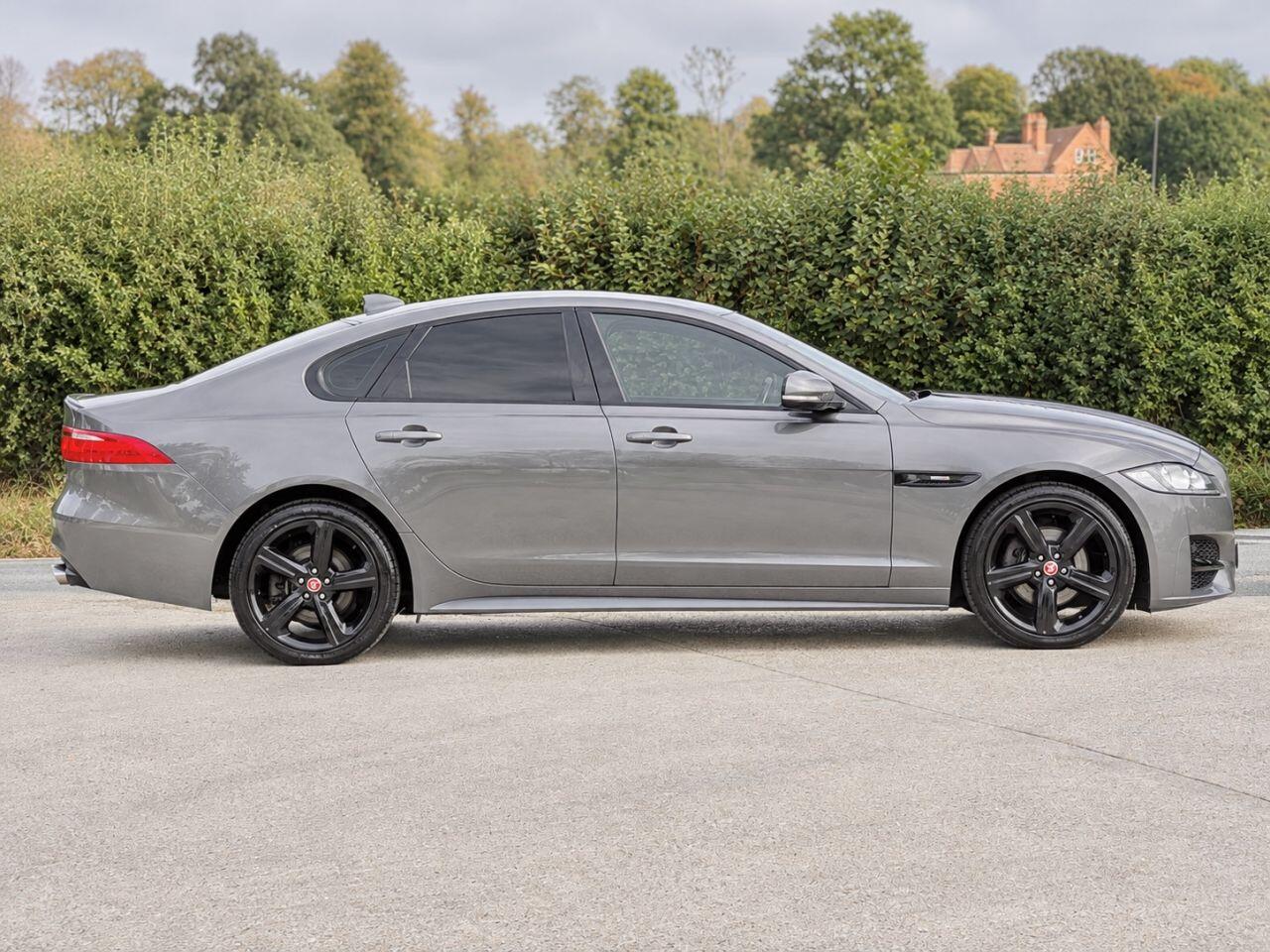 Jaguar XF view 8