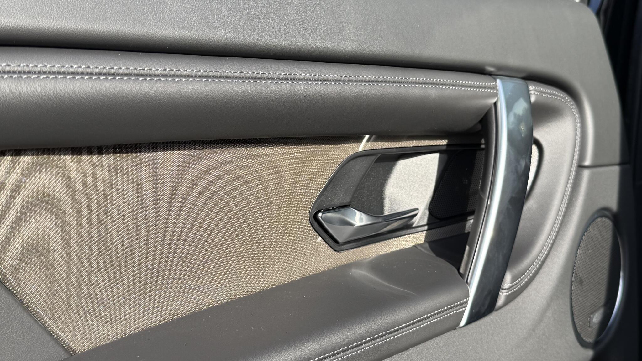 Land Rover Discovery Sport view 54