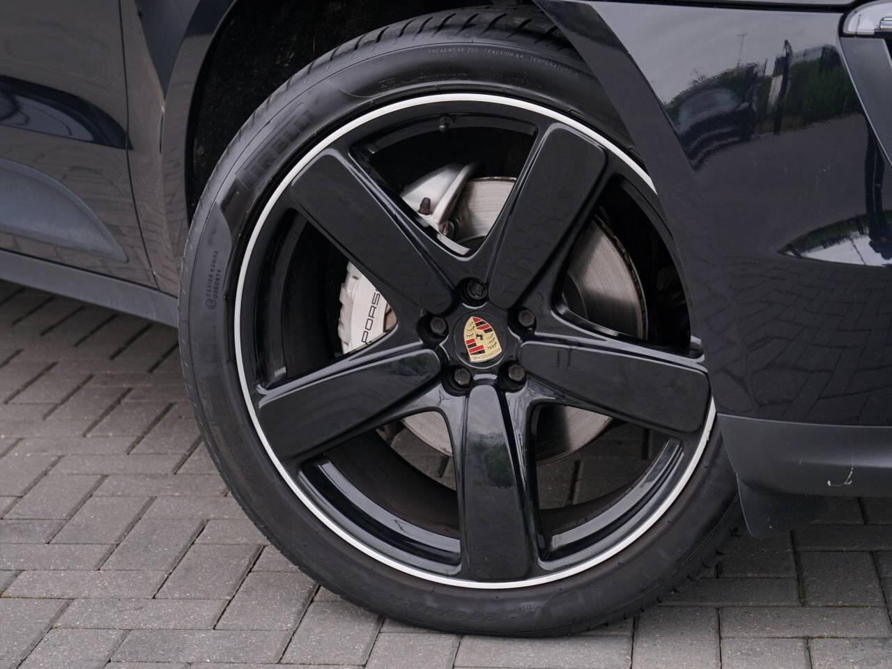 Porsche Macan view 44