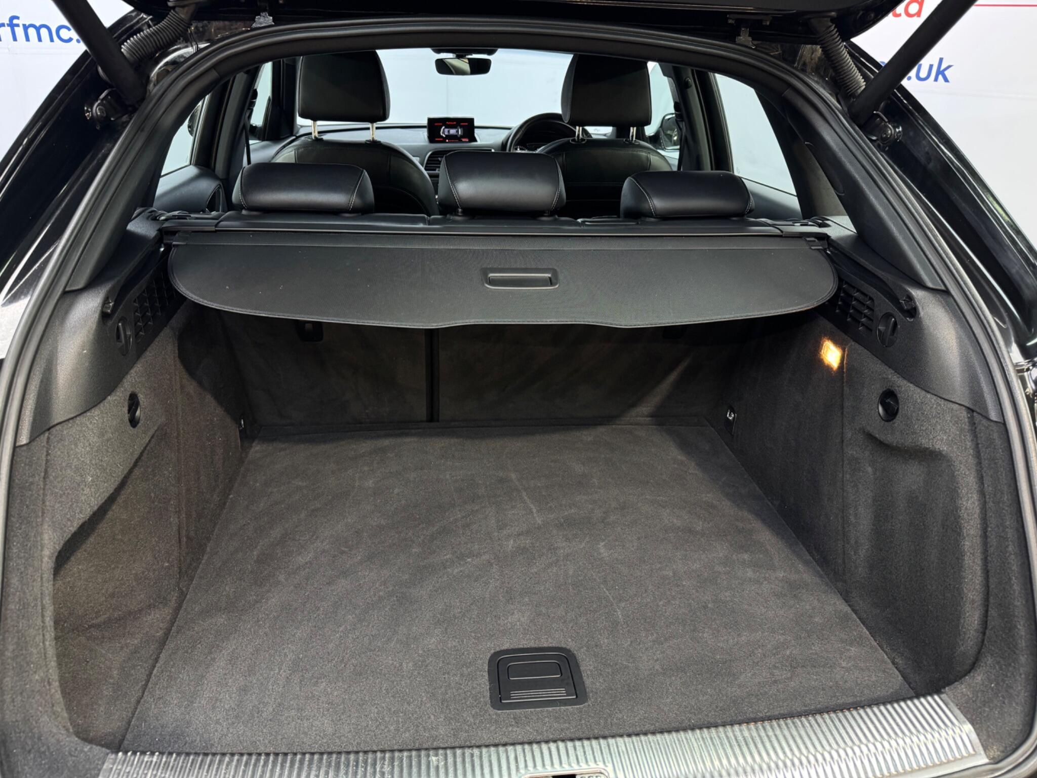 Audi Q3 view 8