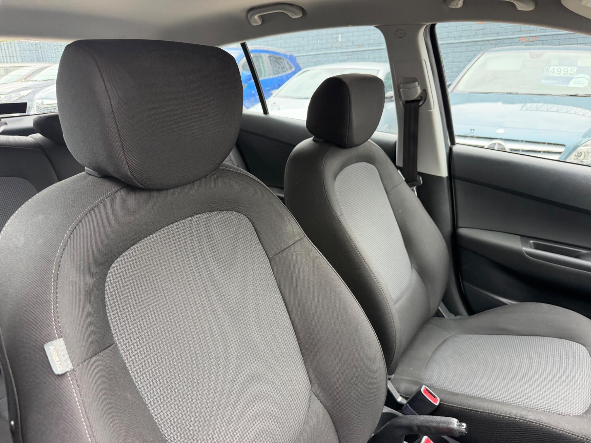 Hyundai i20 view 12