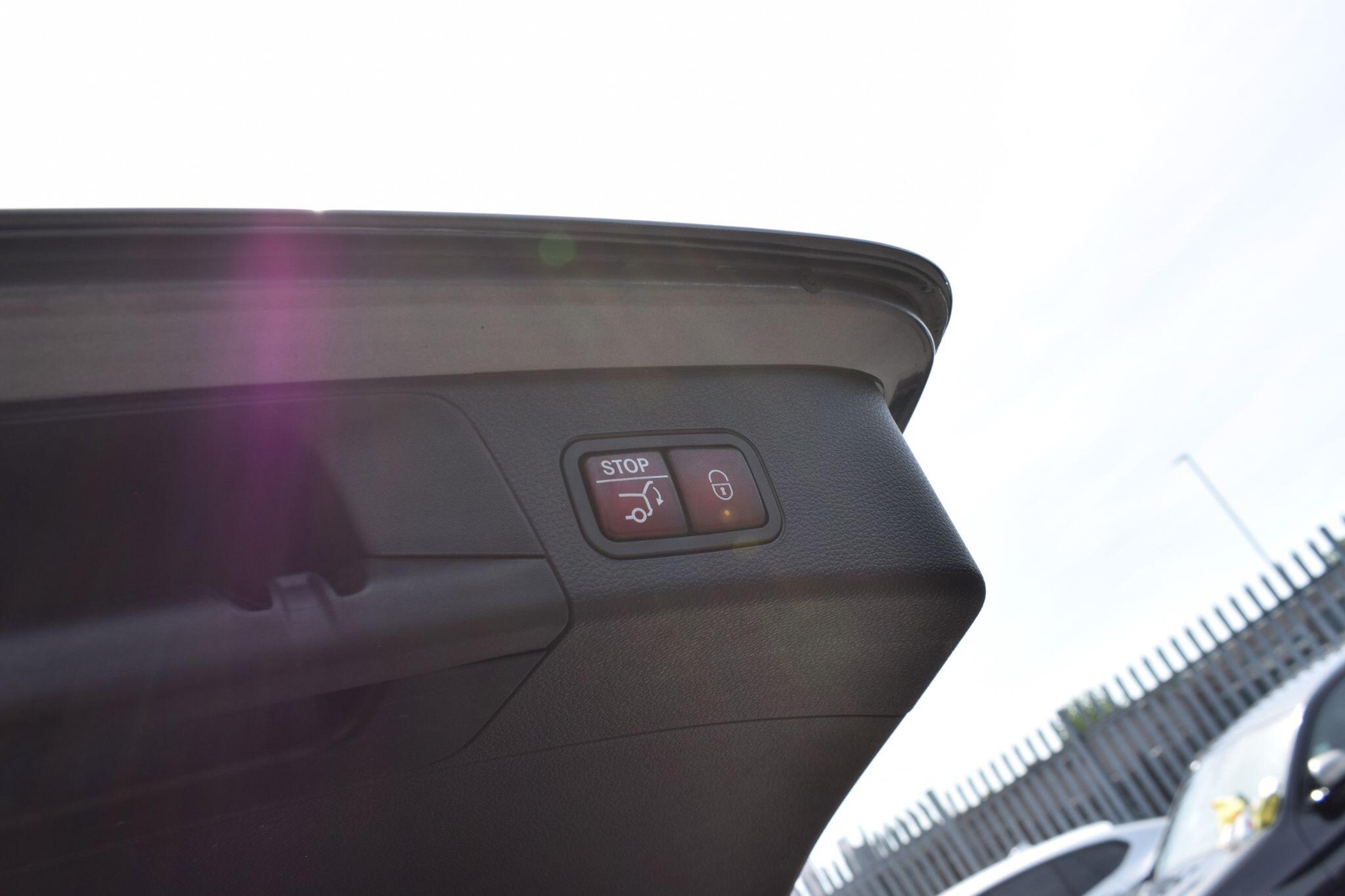 Mercedes-Benz C-Class view 28