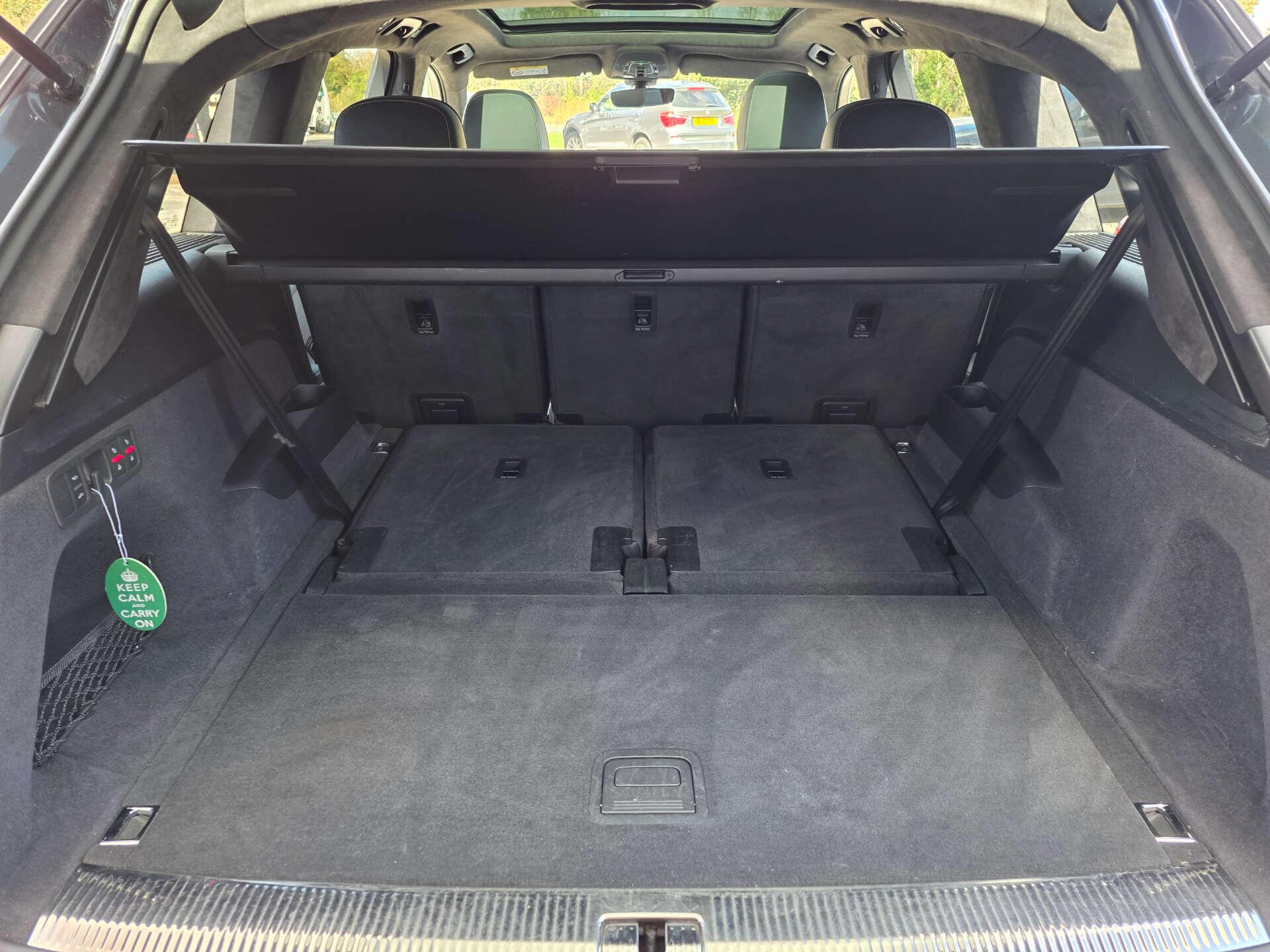 Audi SQ7 view 38