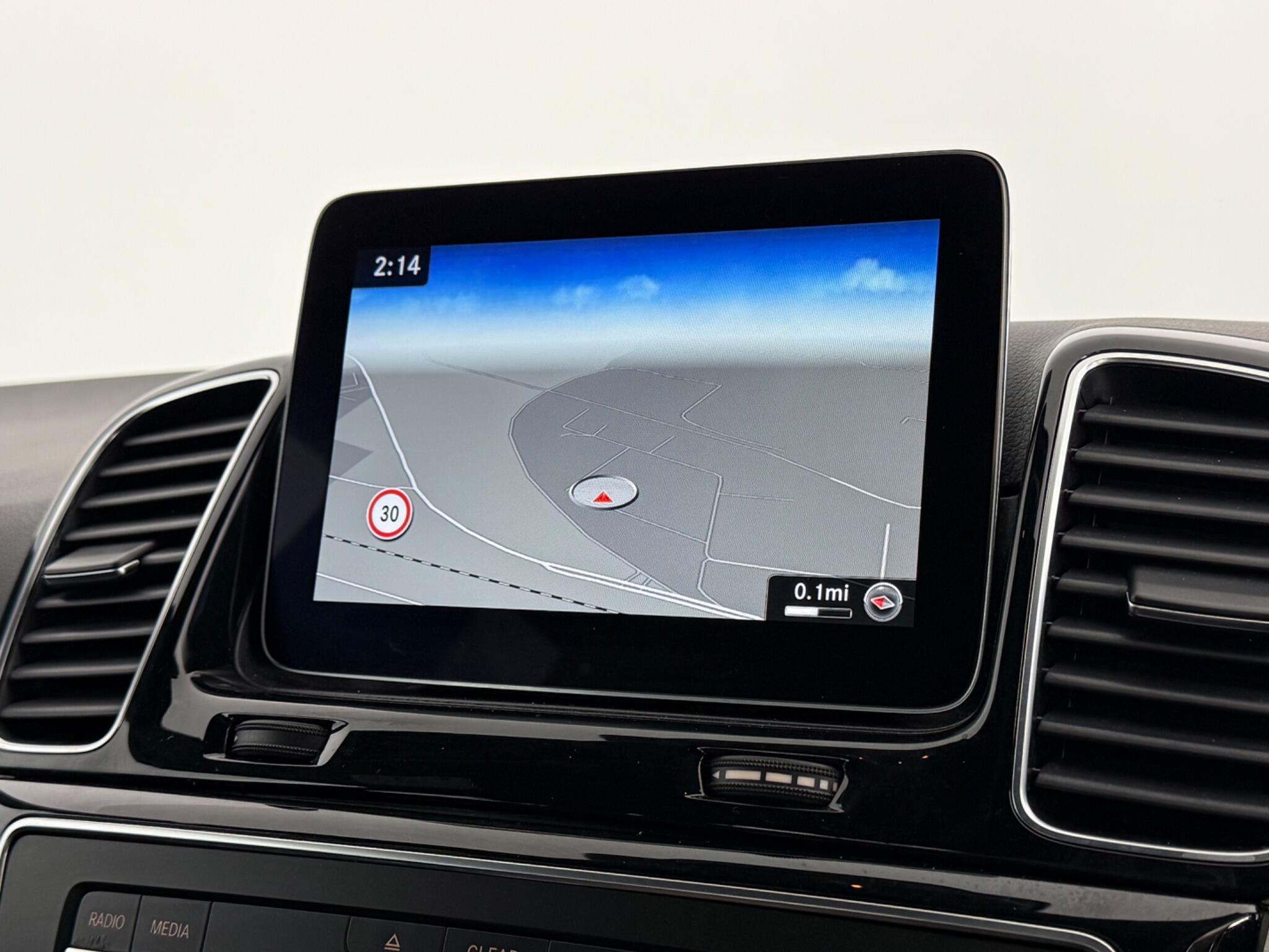 Mercedes-Benz GLE view 27