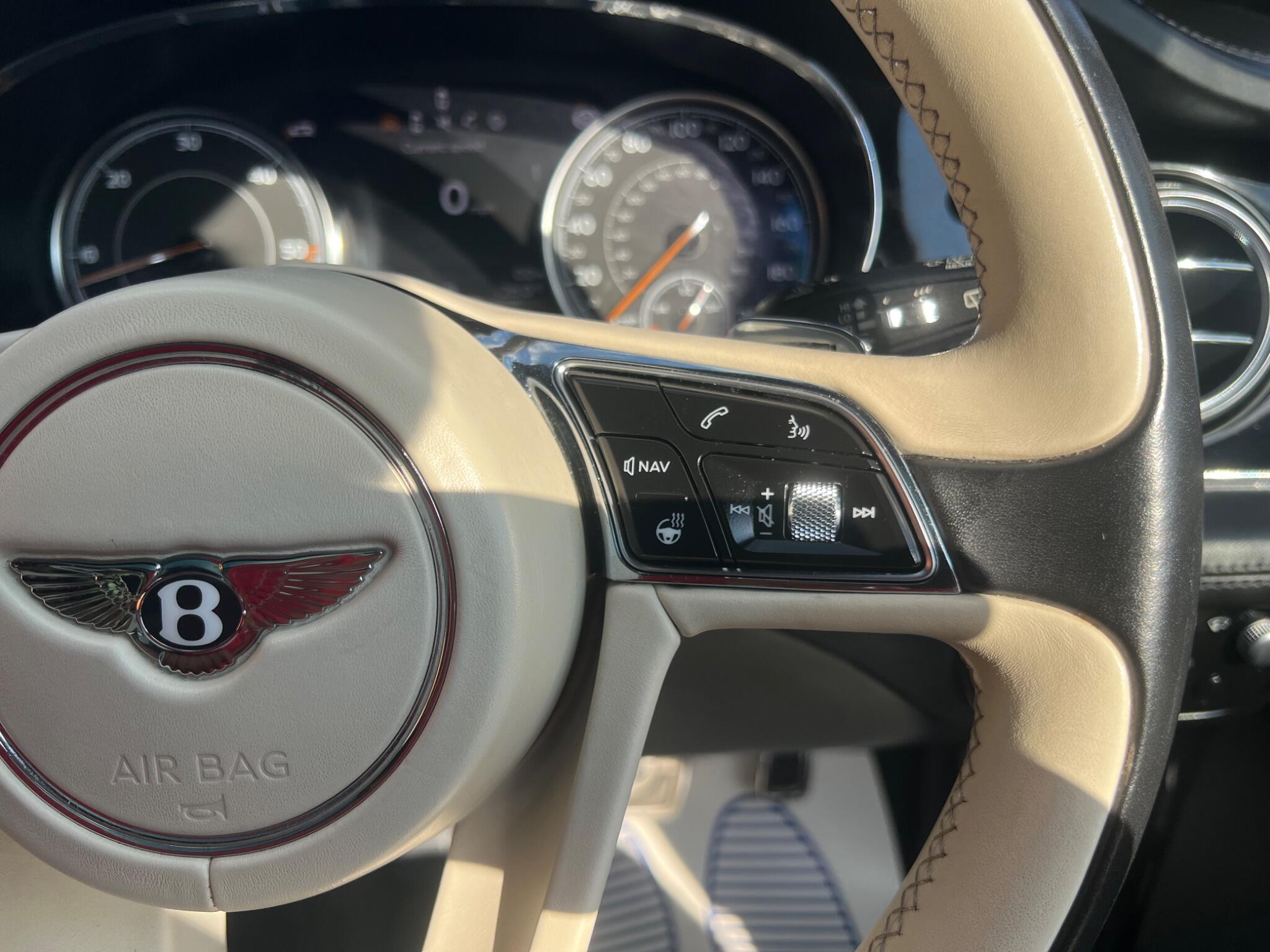 Bentley Bentayga view 50