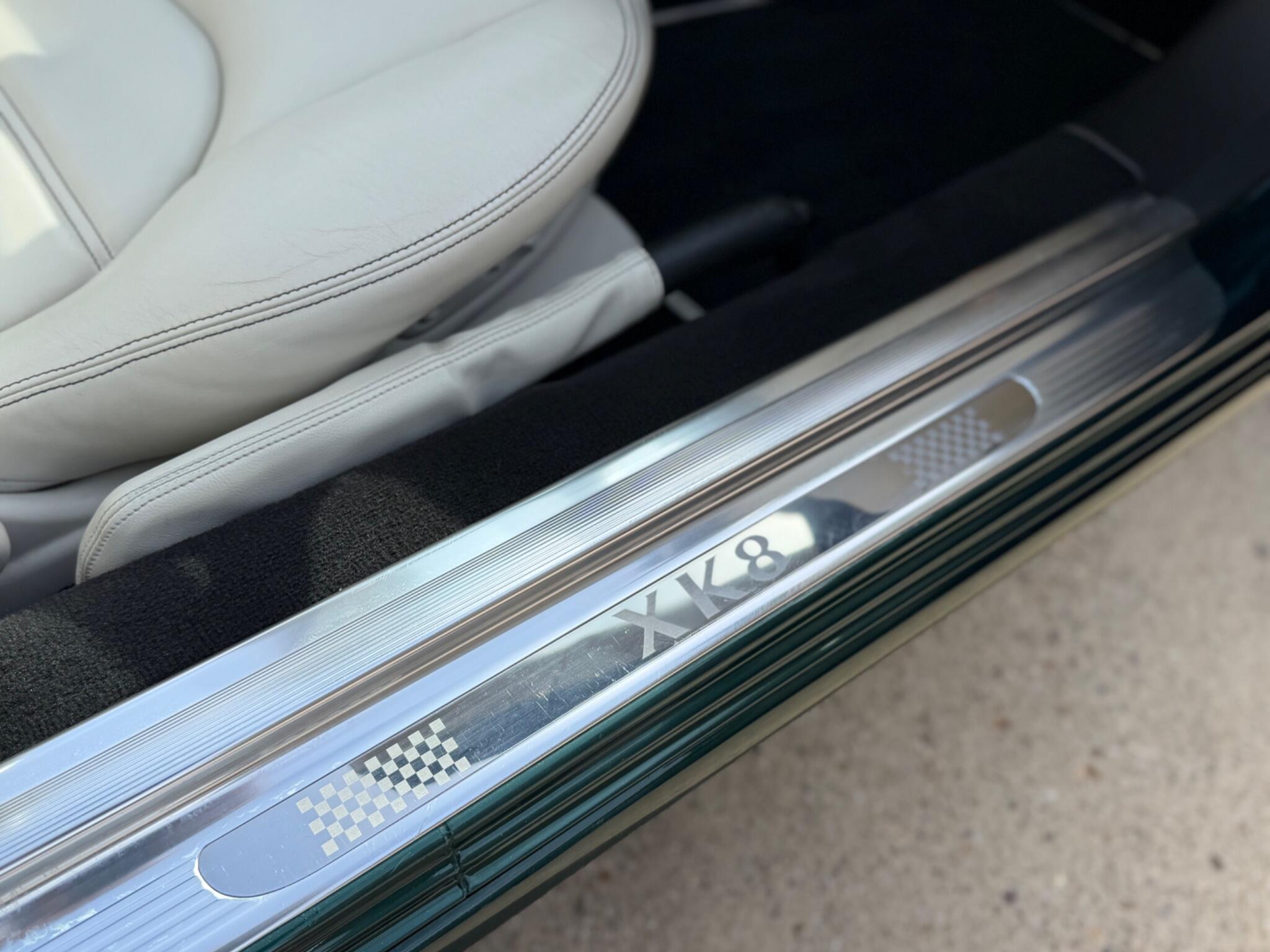 Jaguar XK8 view 34