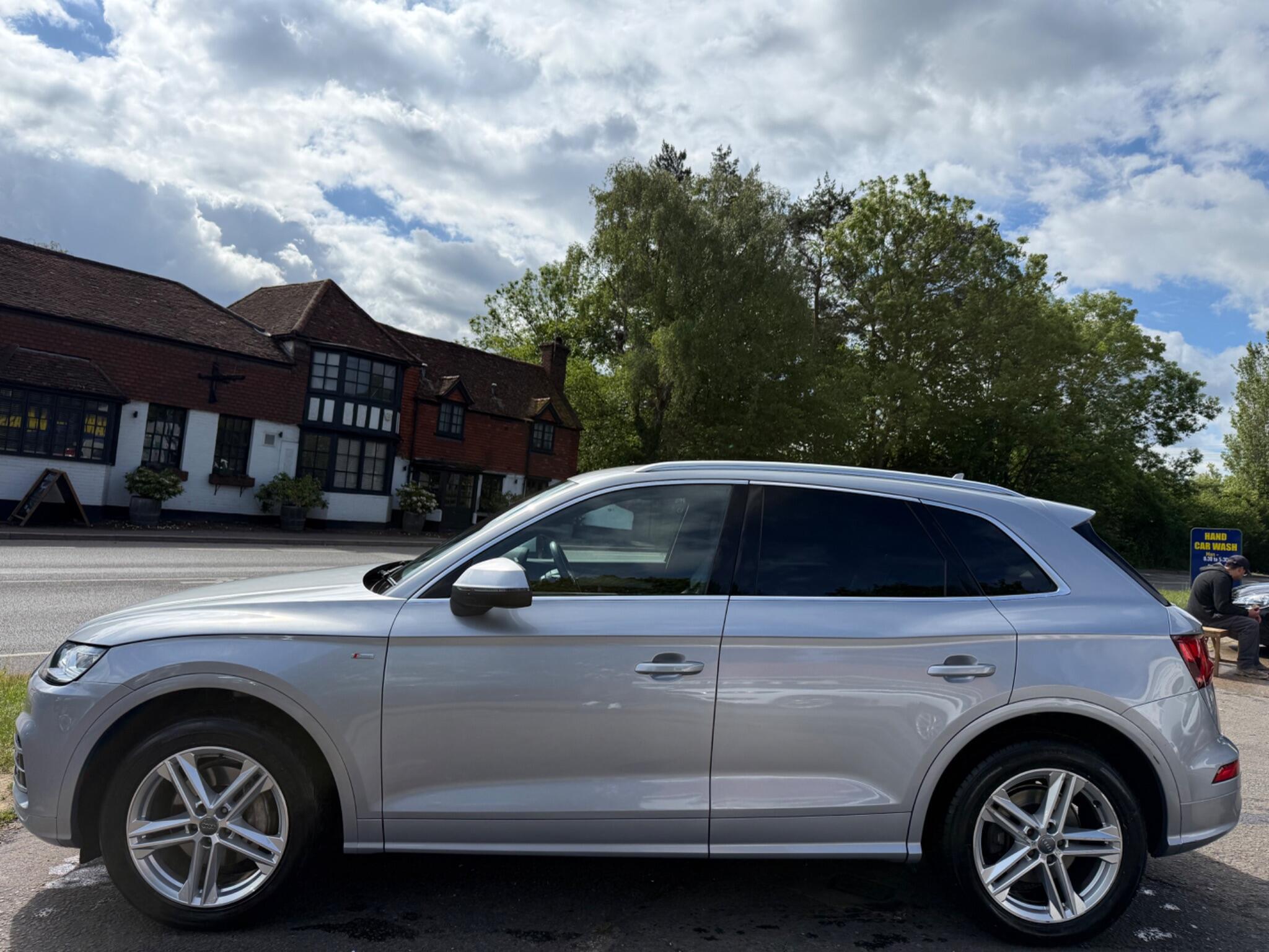 Audi Q5 view 9