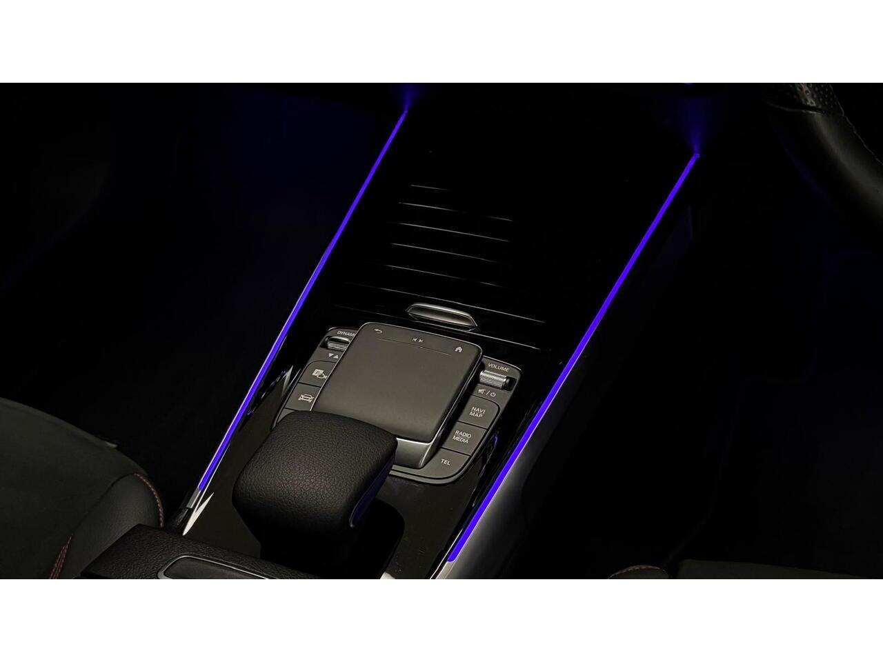 Mercedes-Benz GLB view 21