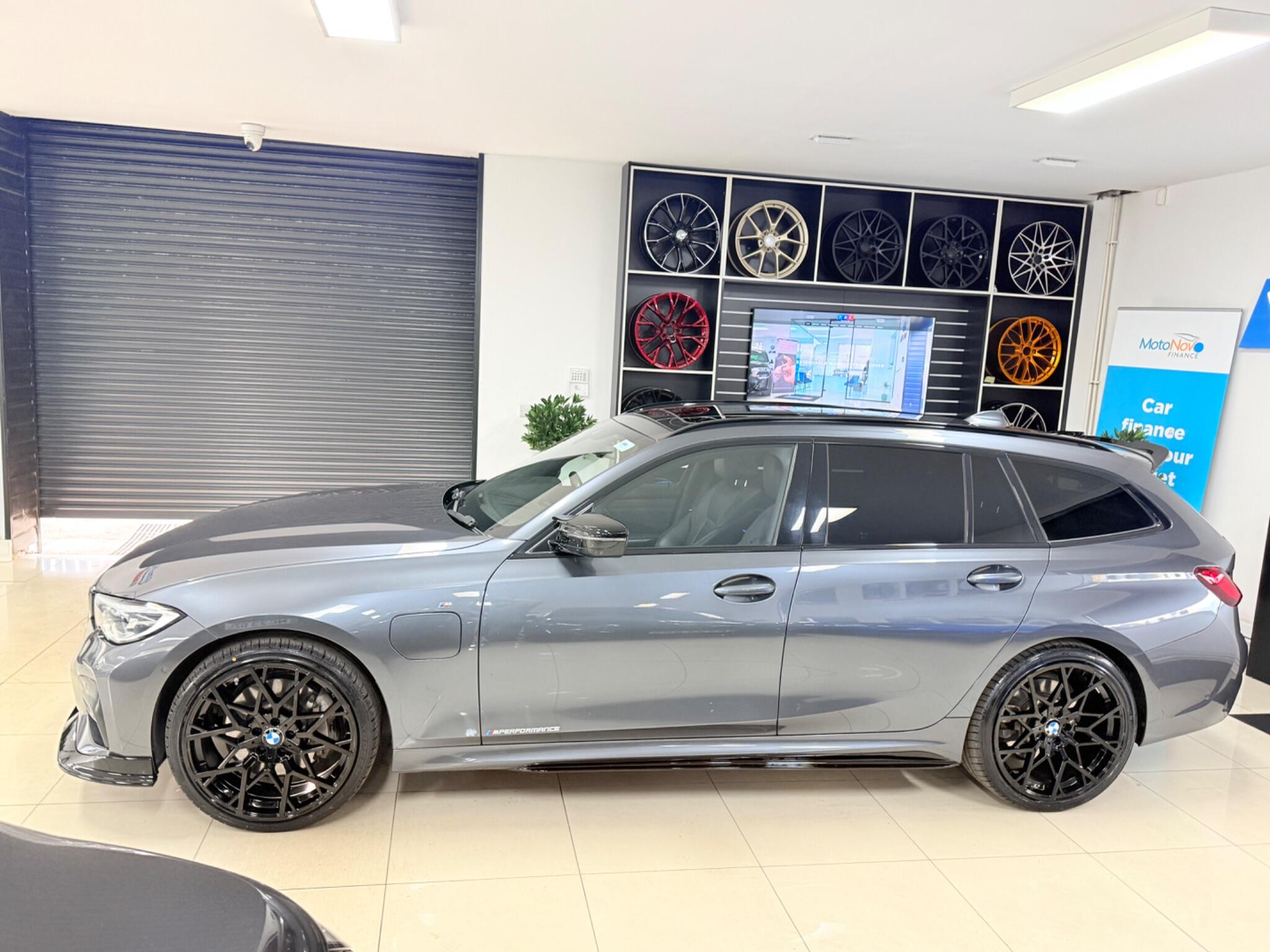 BMW 3 Series view 12
