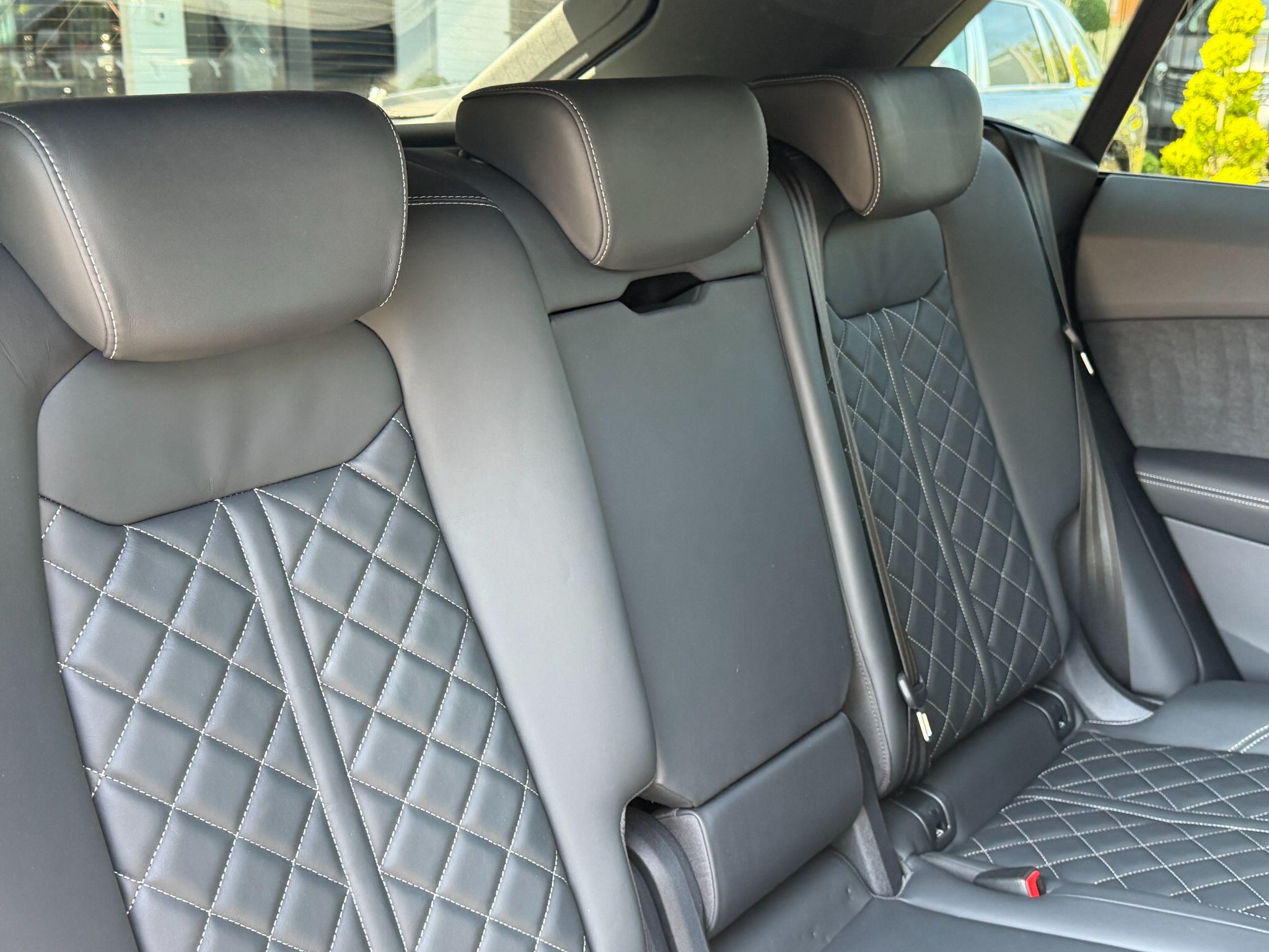 Audi SQ8 view 15