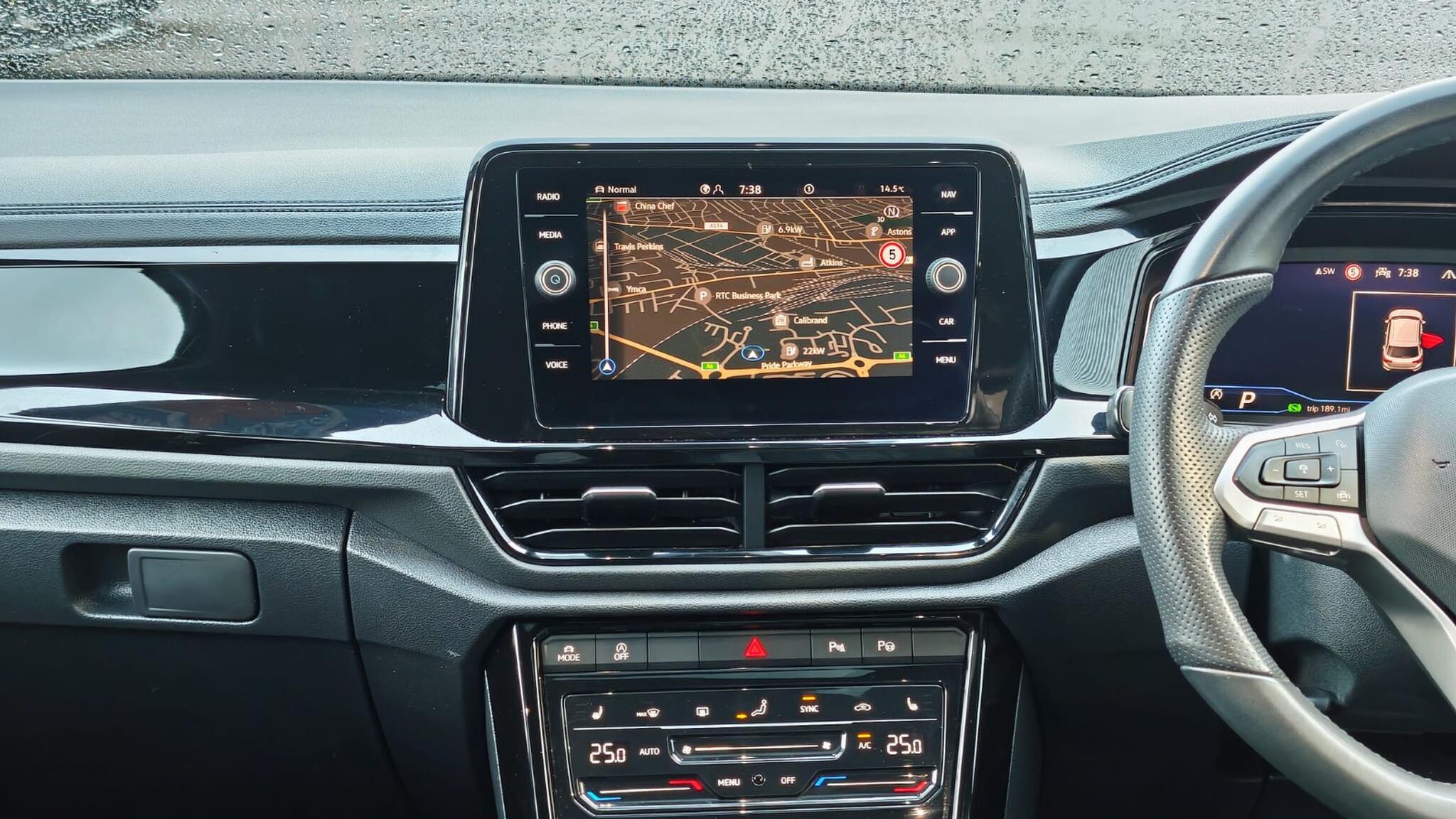 Volkswagen T-Roc view 15
