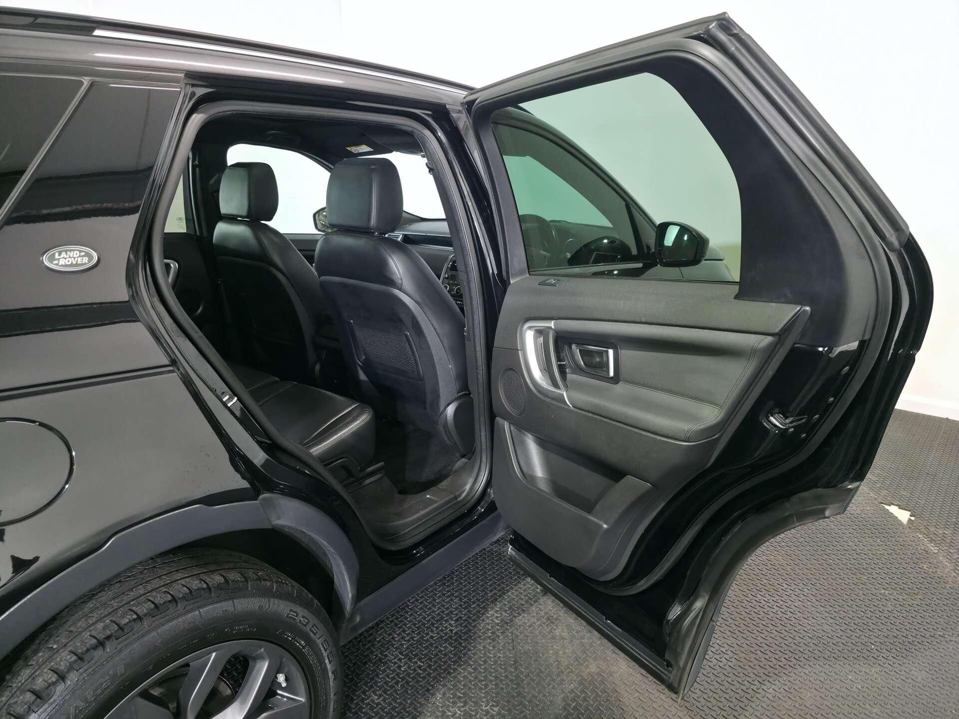 Land Rover Discovery Sport view 52