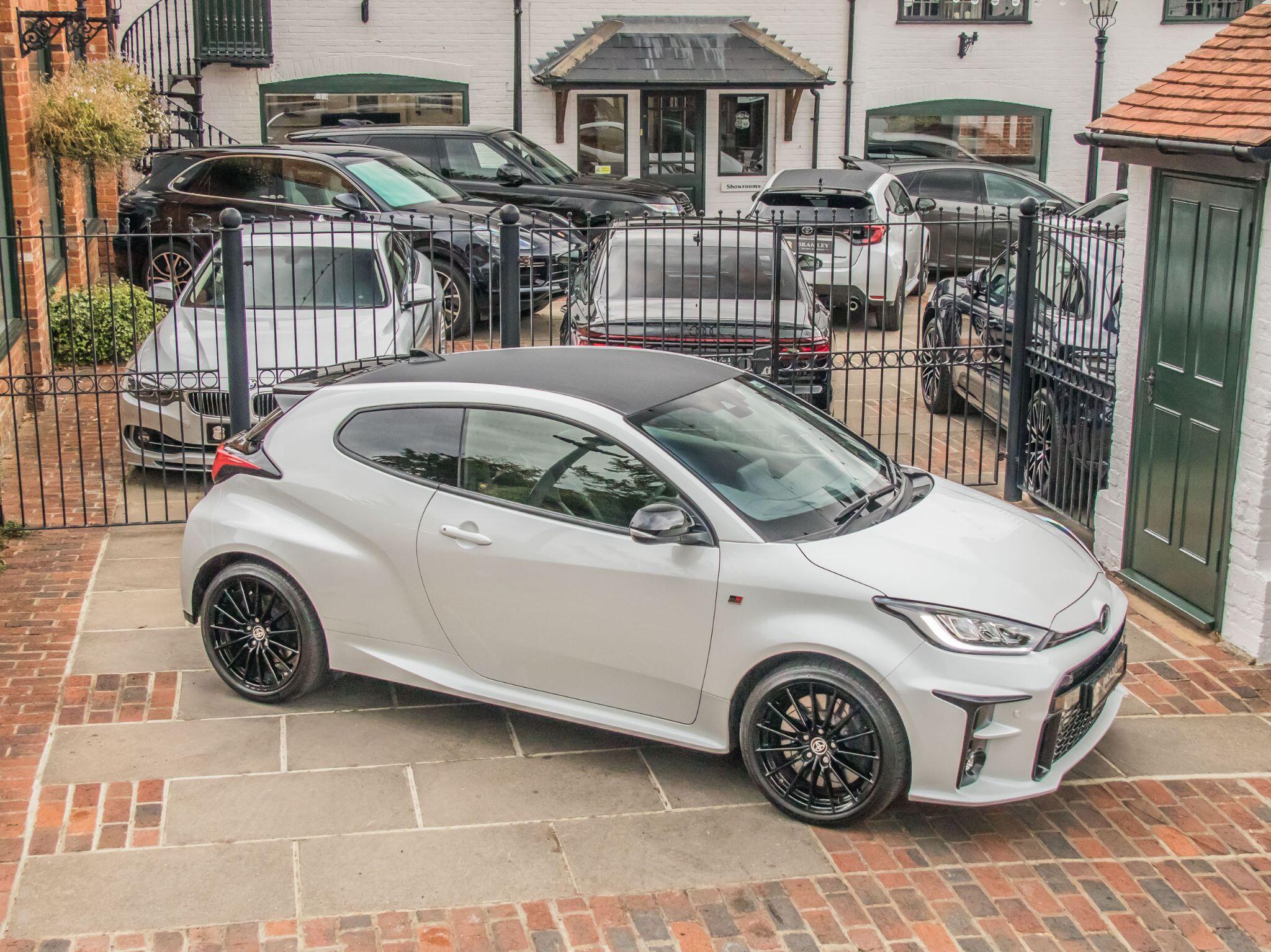 Toyota Yaris view 10