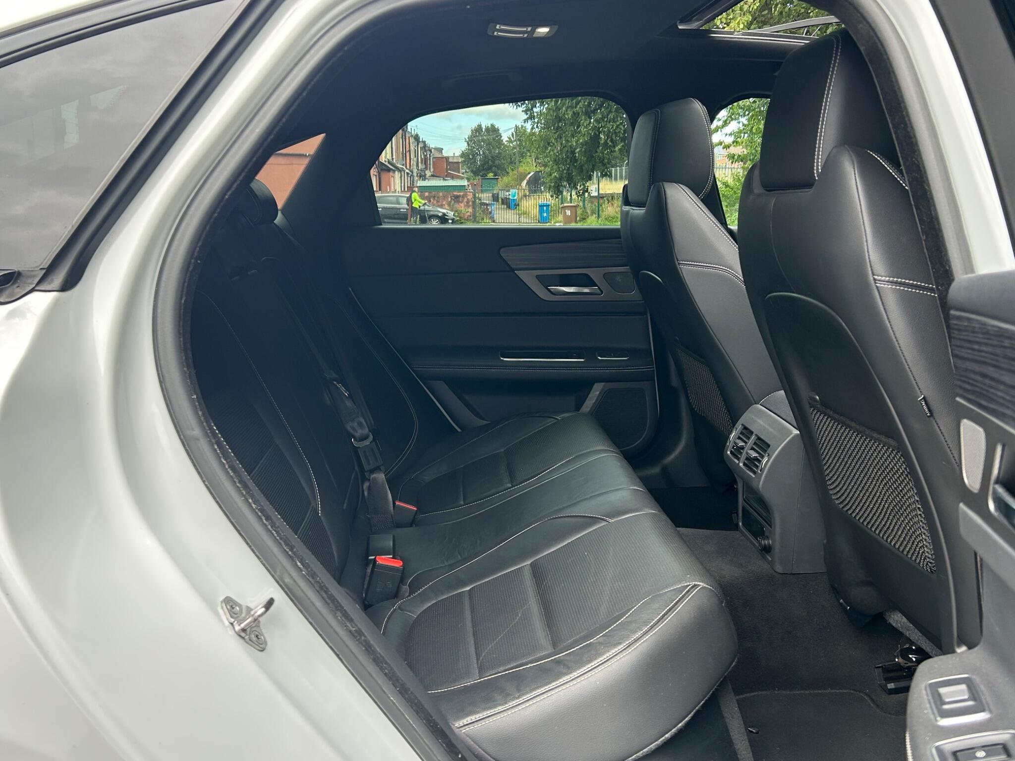 Jaguar XF view 23