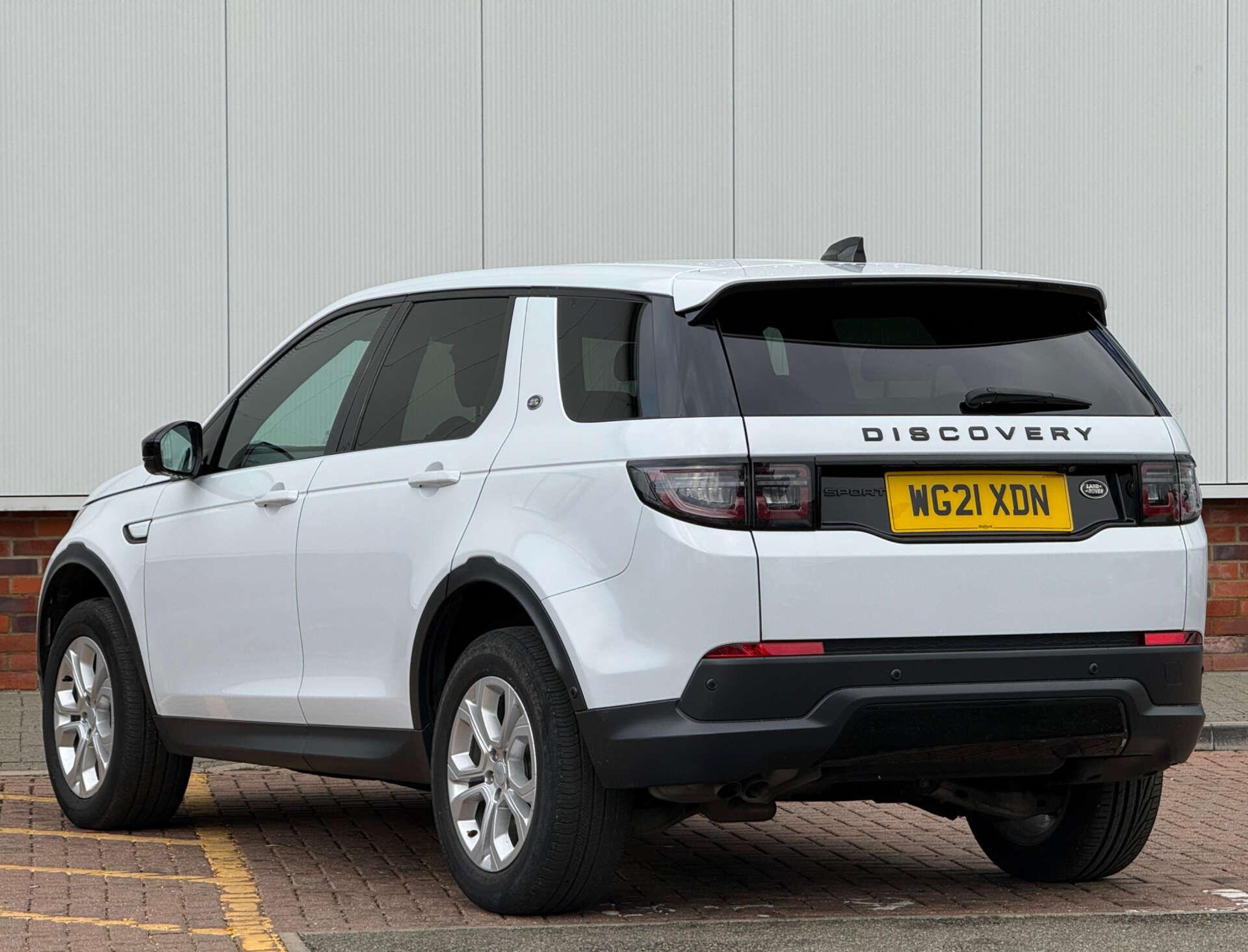 Land Rover Discovery Sport view 4