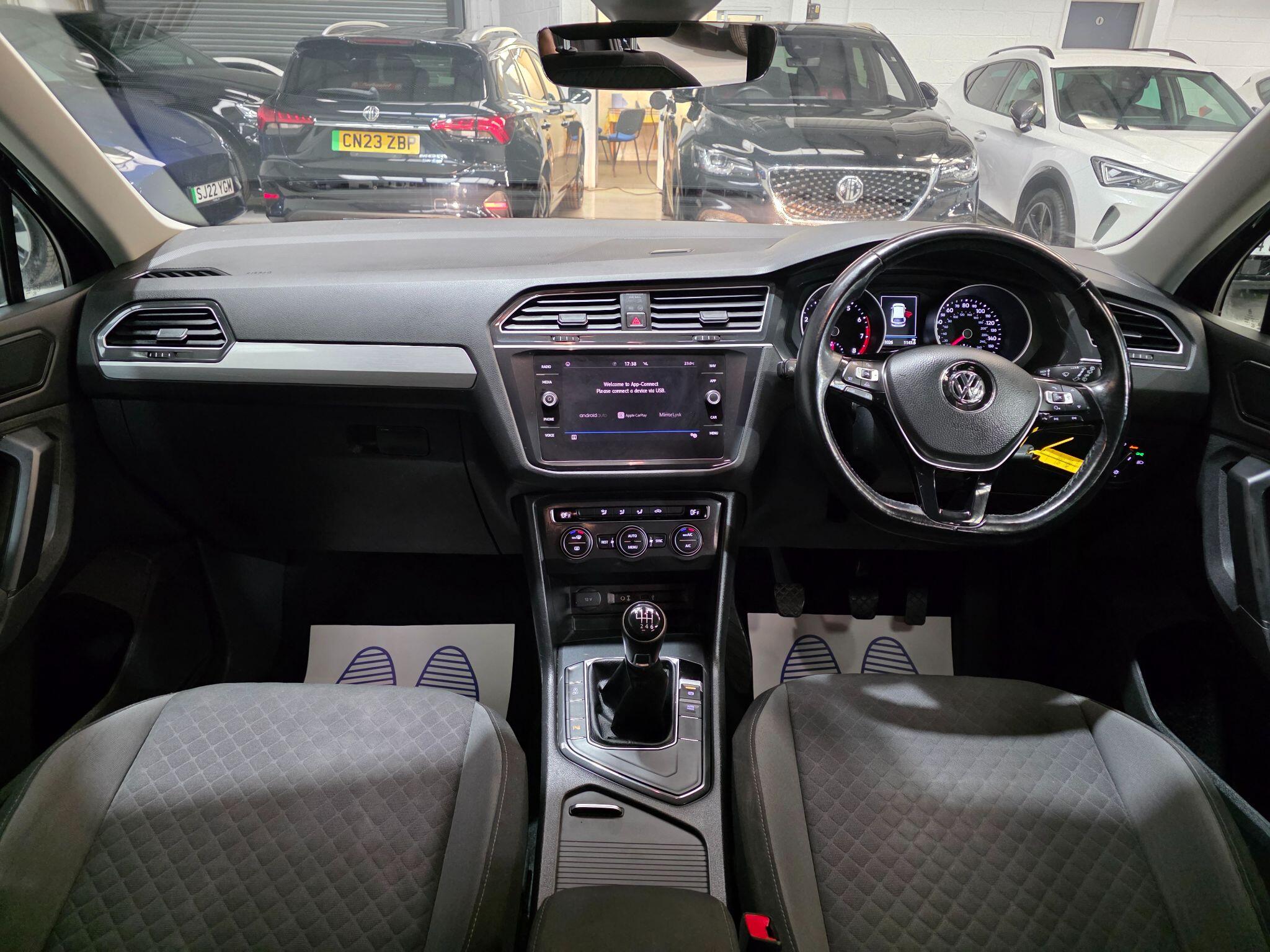 Volkswagen Tiguan view 5