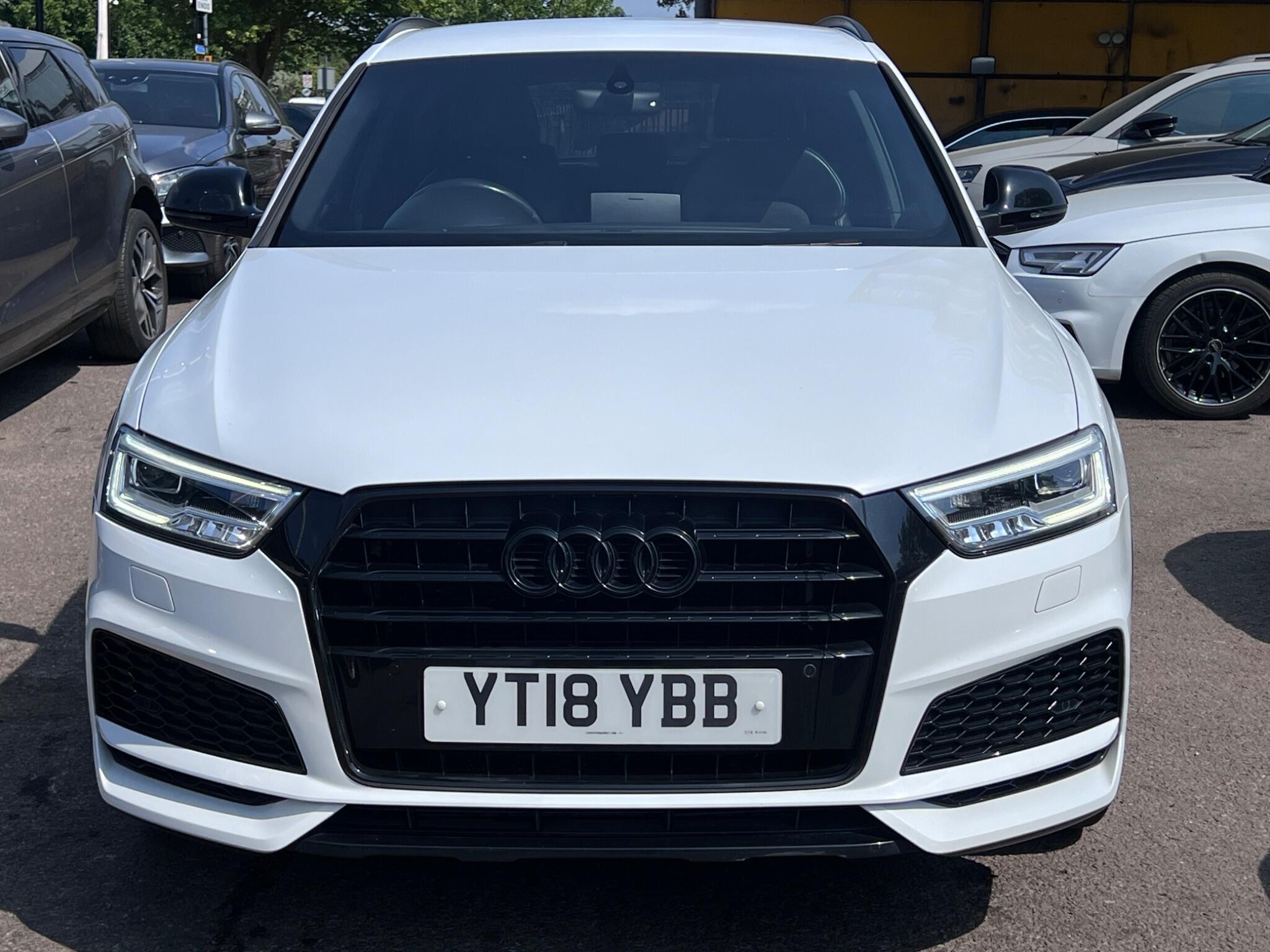 Audi Q3 view 3