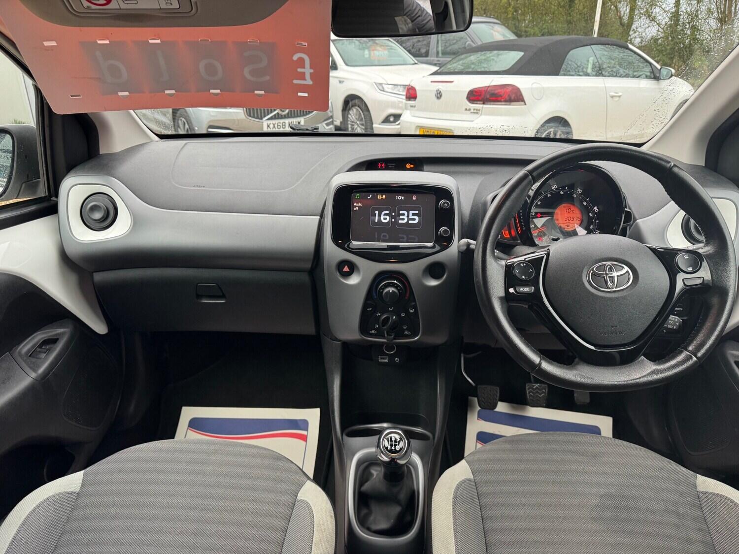 Toyota Aygo view 10