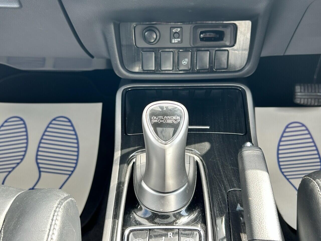 Mitsubishi Outlander view 30