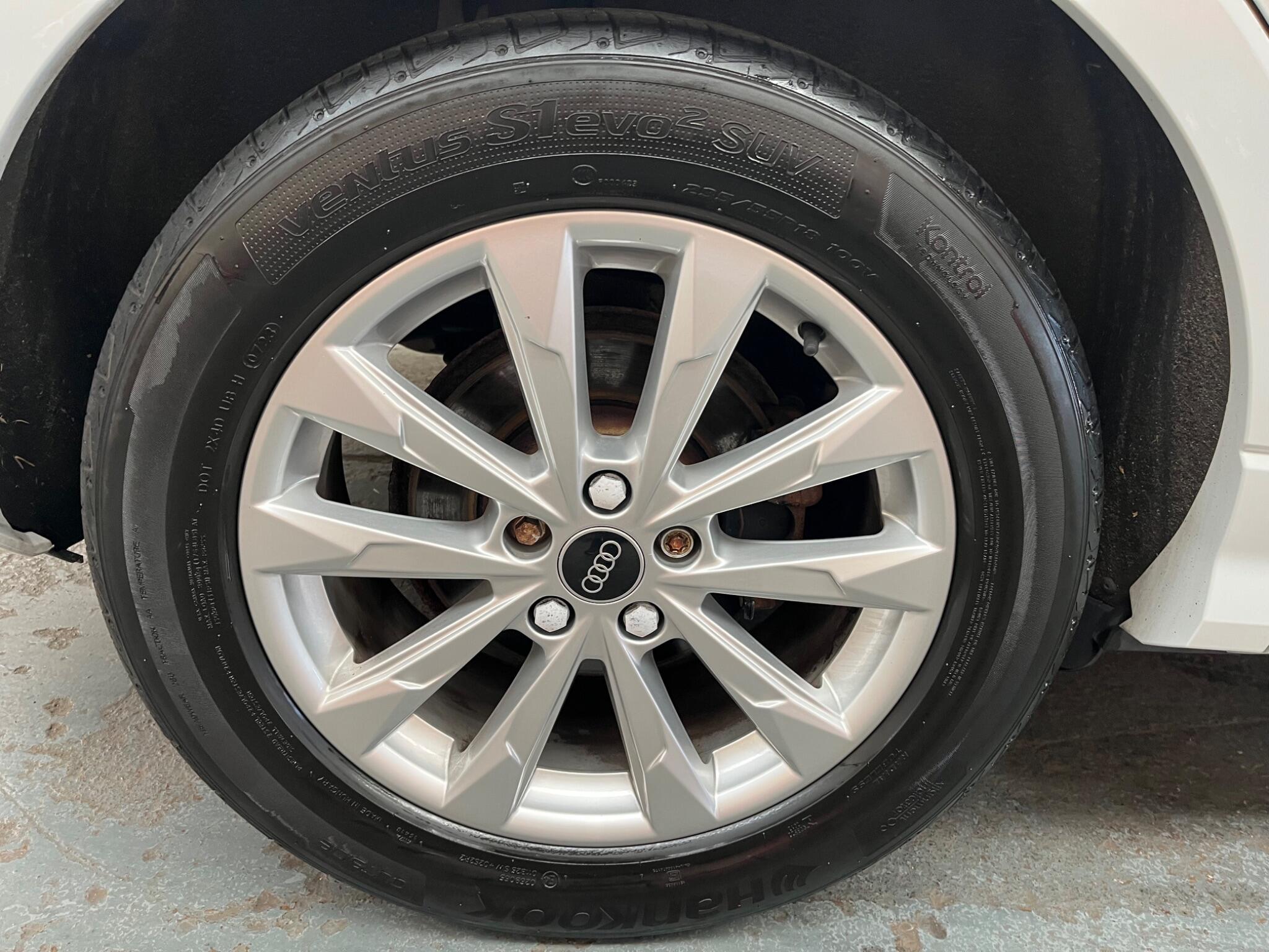 Audi Q3 view 45