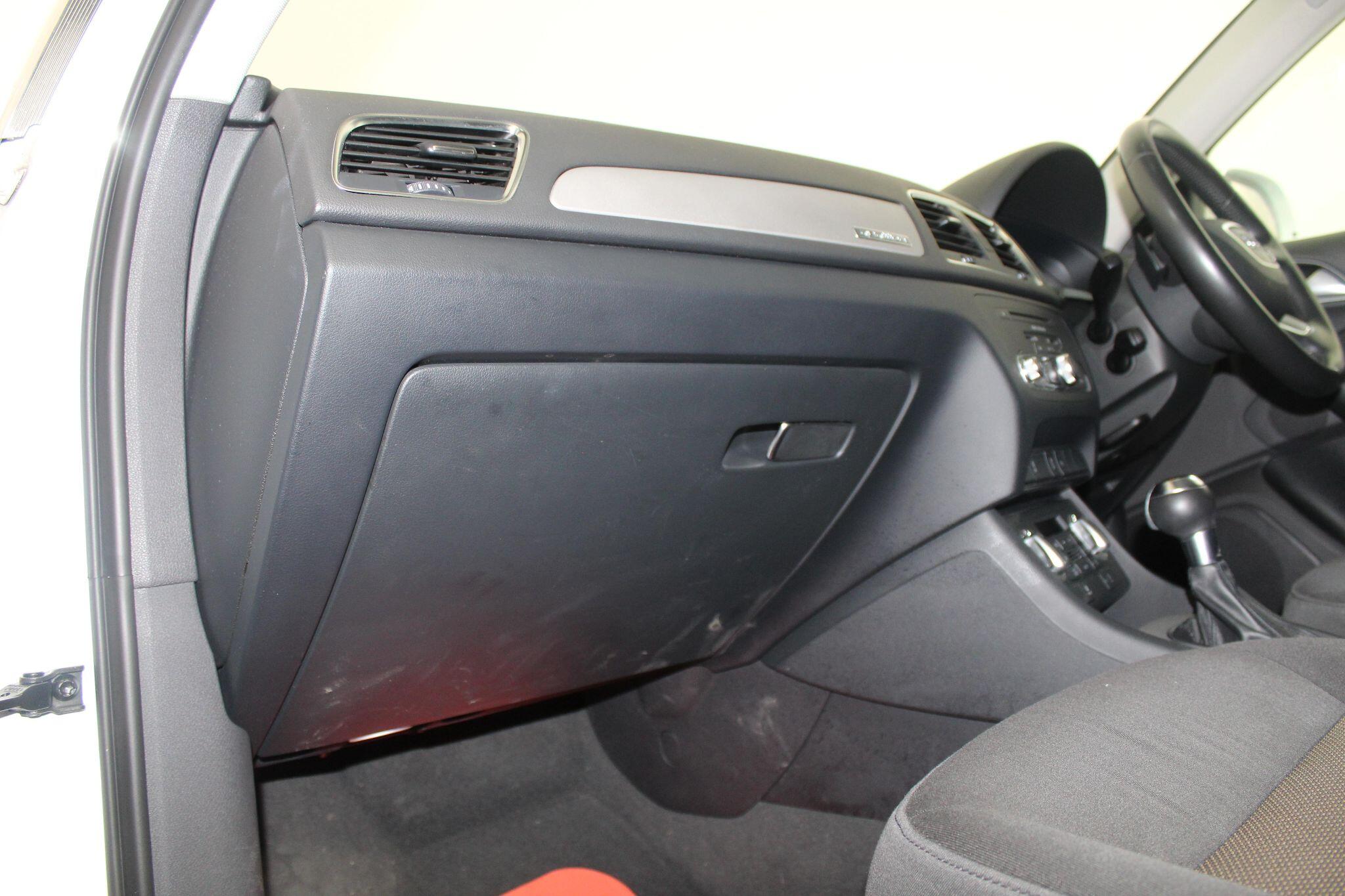 Audi Q3 view 31