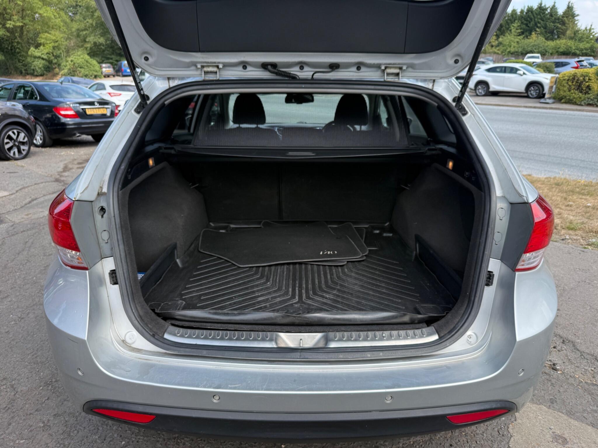 Hyundai I40 view 18