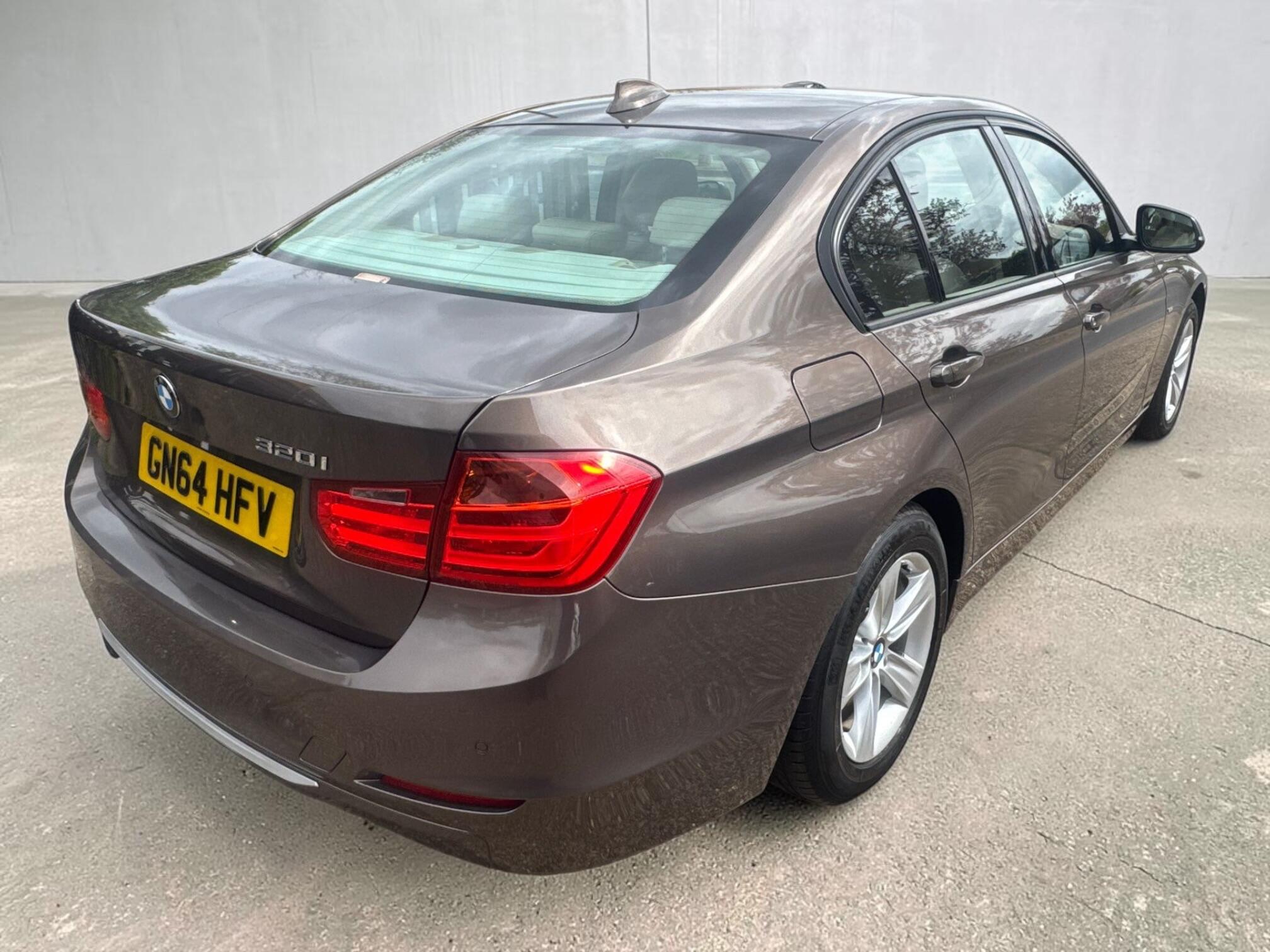 BMW 3 Series view 6