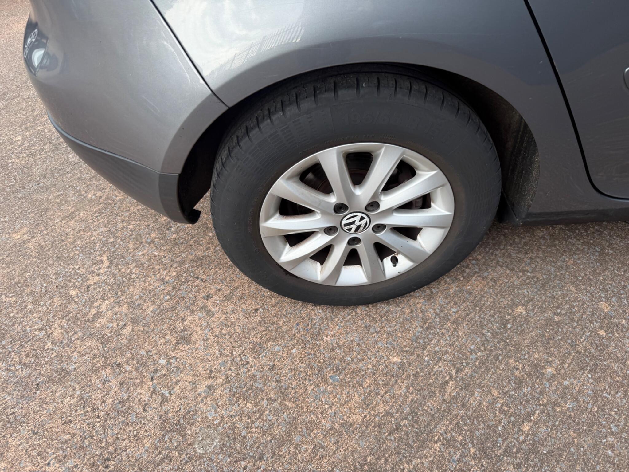 Volkswagen Golf view 14