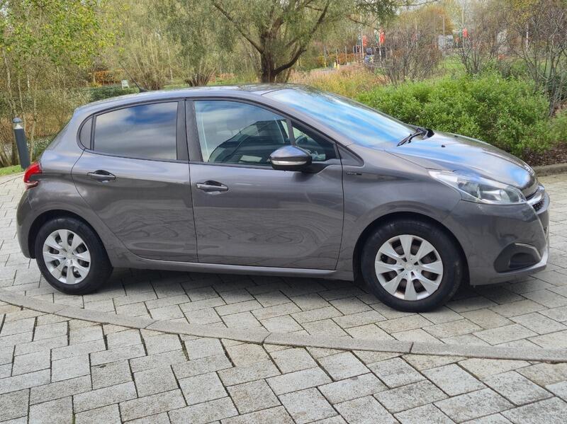 2019 Peugeot 208 1.2 PureTech Signature Euro 6 (s/s) 5dr • 53,000 miles image 6