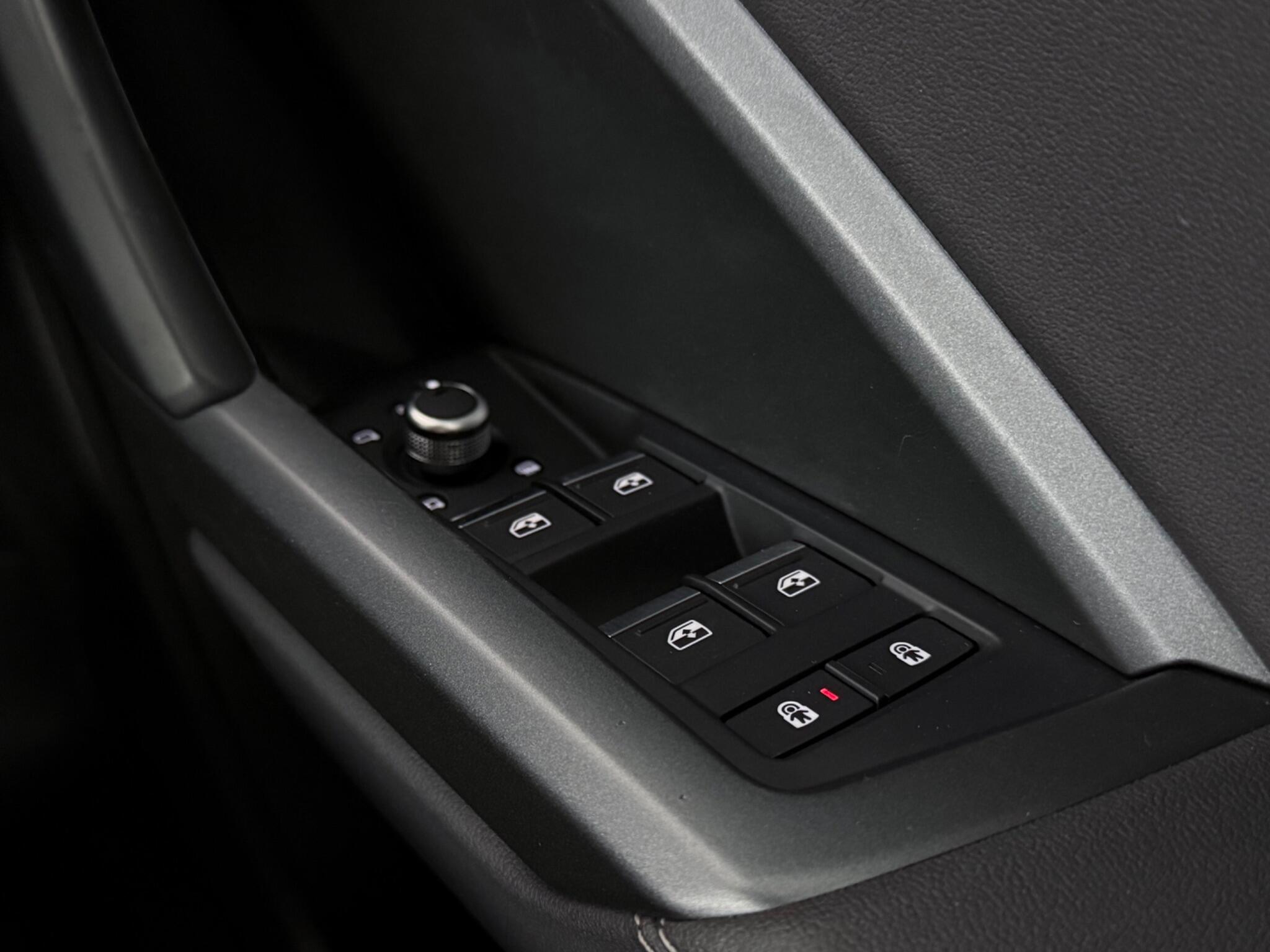 Audi Q3 view 17