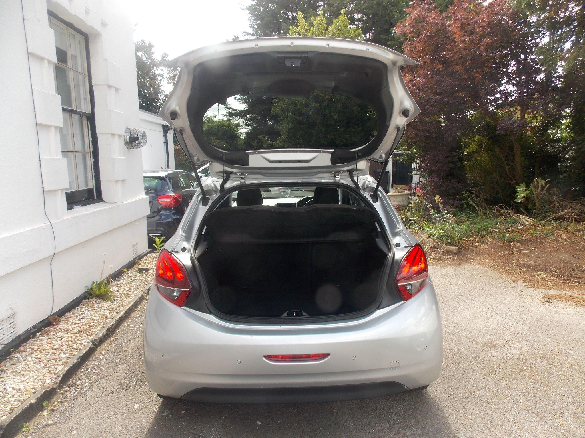 Peugeot 208 view 64