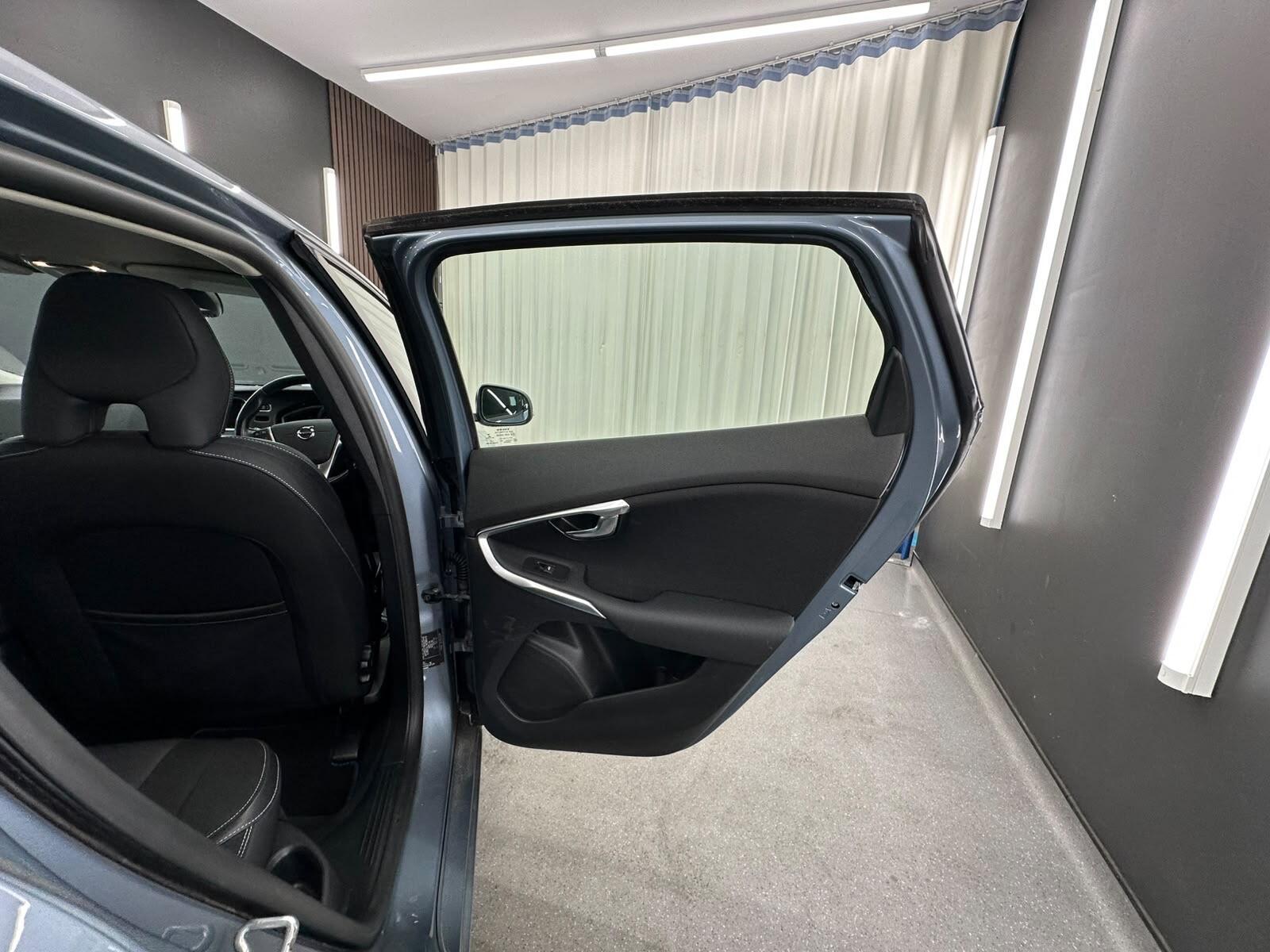 Volvo V40 view 15