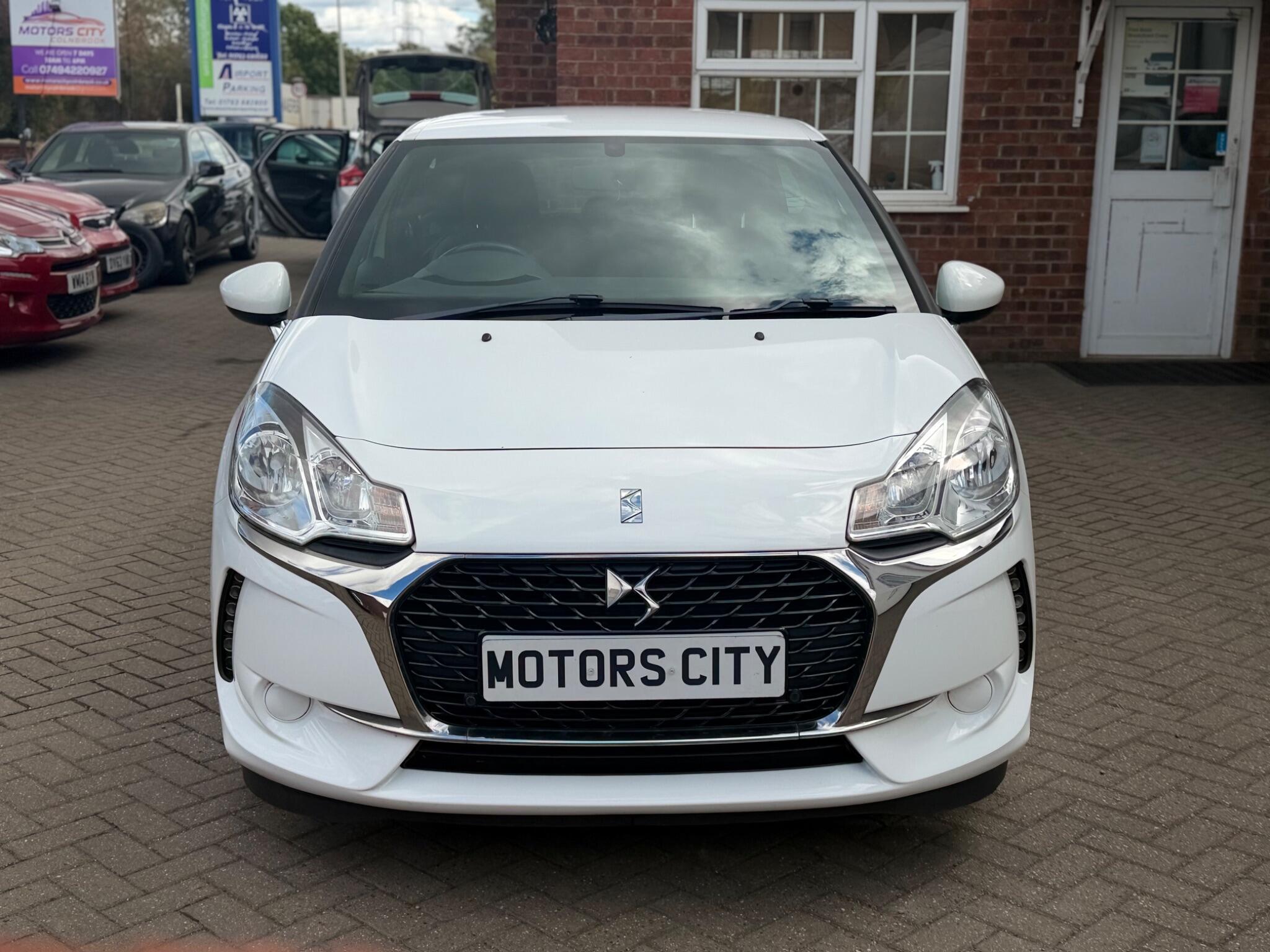 DS Automobiles DS 3 view 3