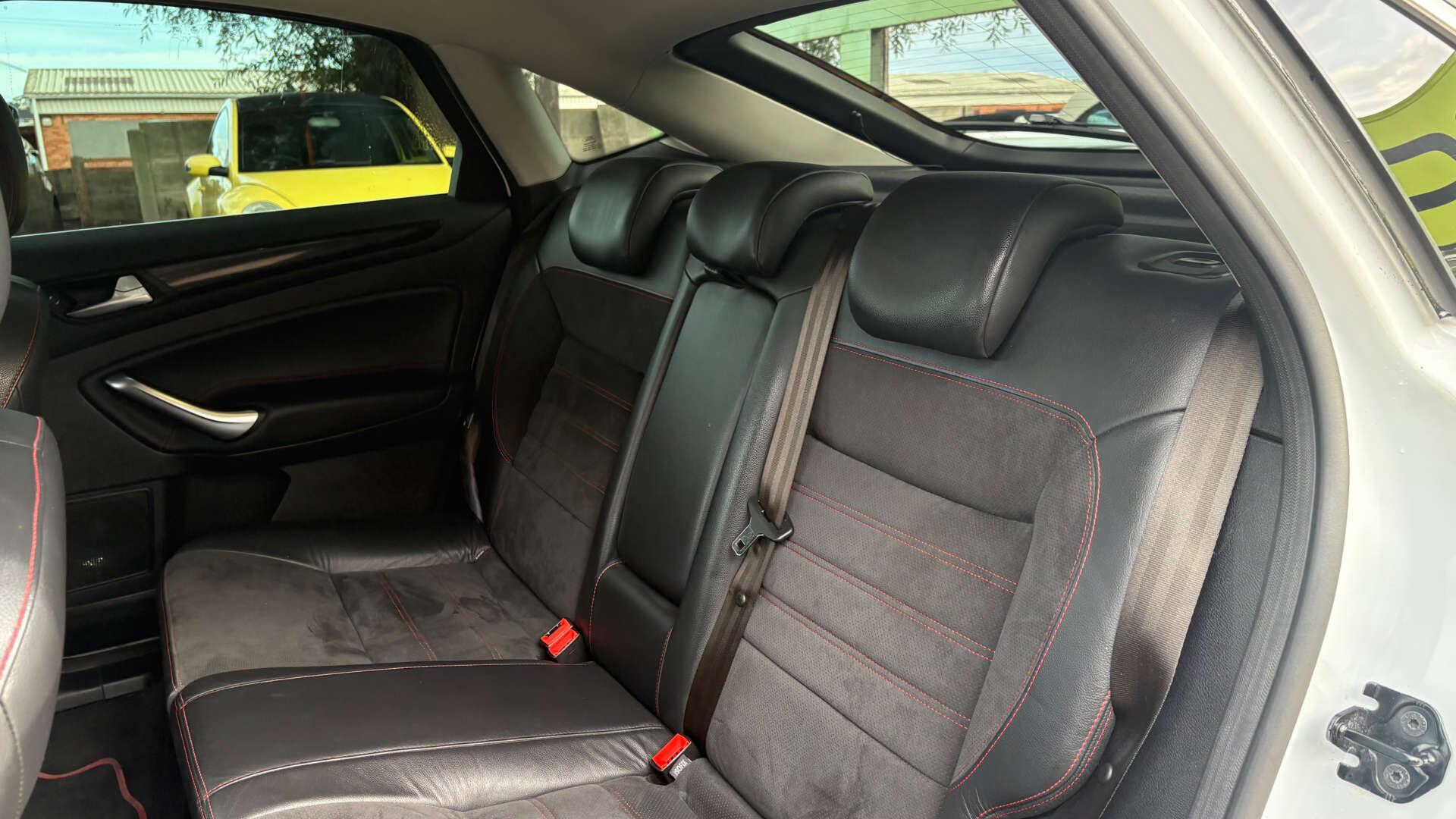 Ford Mondeo view 11