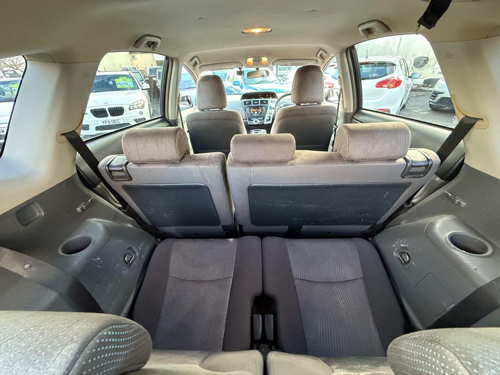 Toyota Prius+ - Image 50
