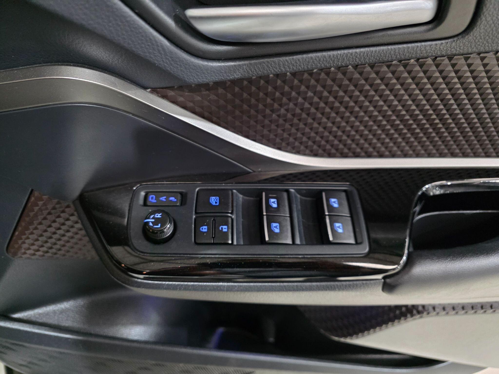 Toyota C-HR view 12