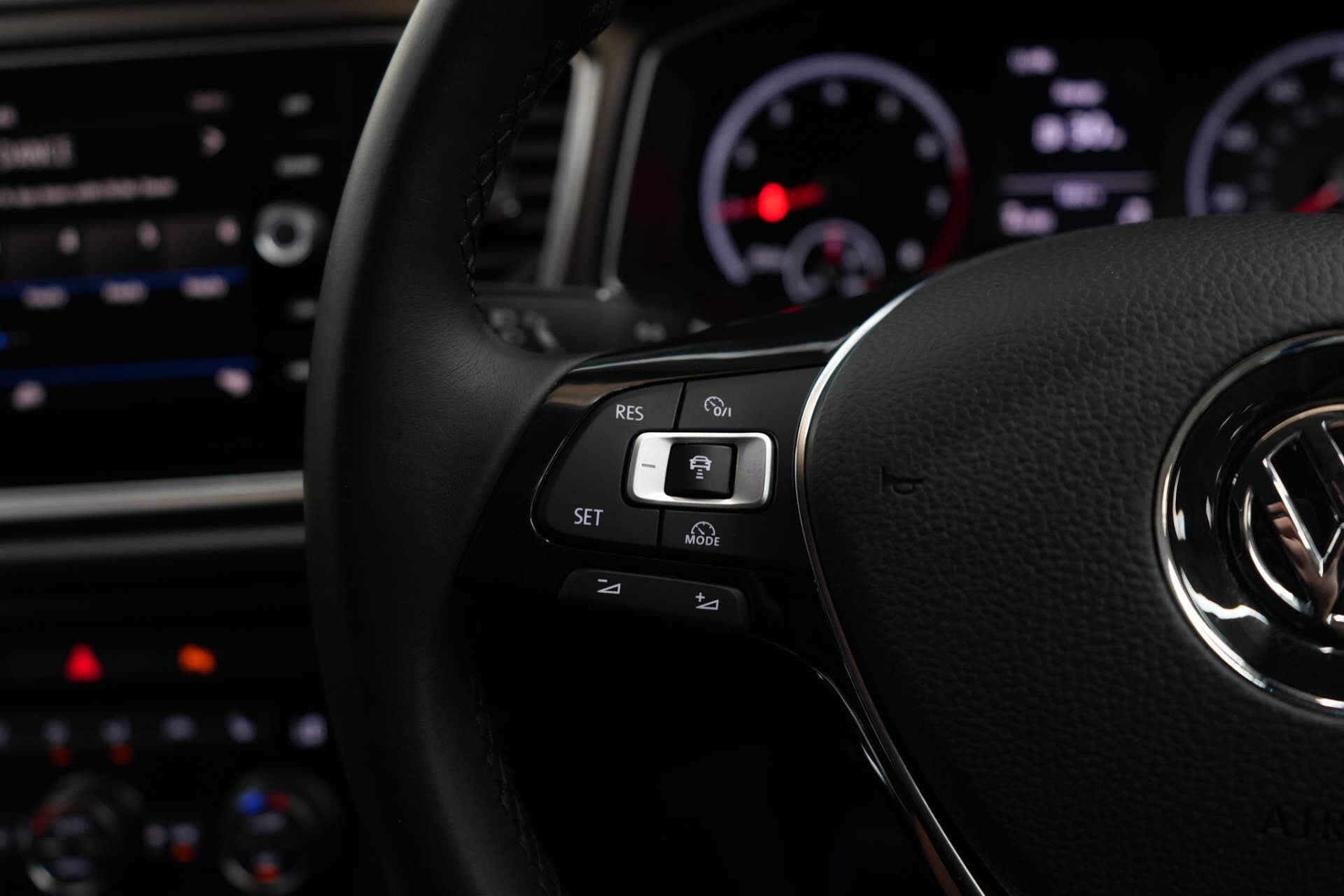 Volkswagen T-Roc view 36