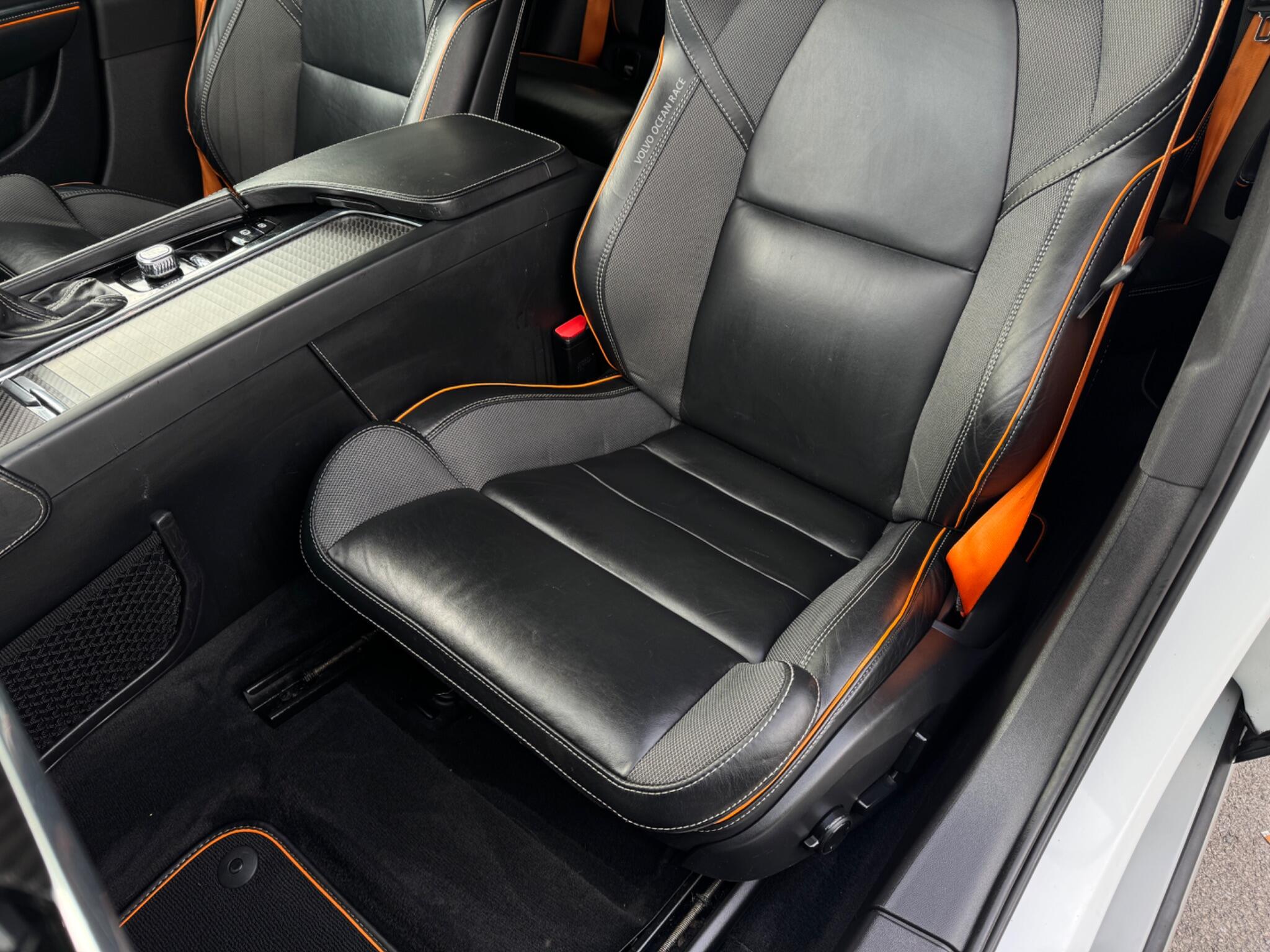 Volvo V90 Cross Country view 60