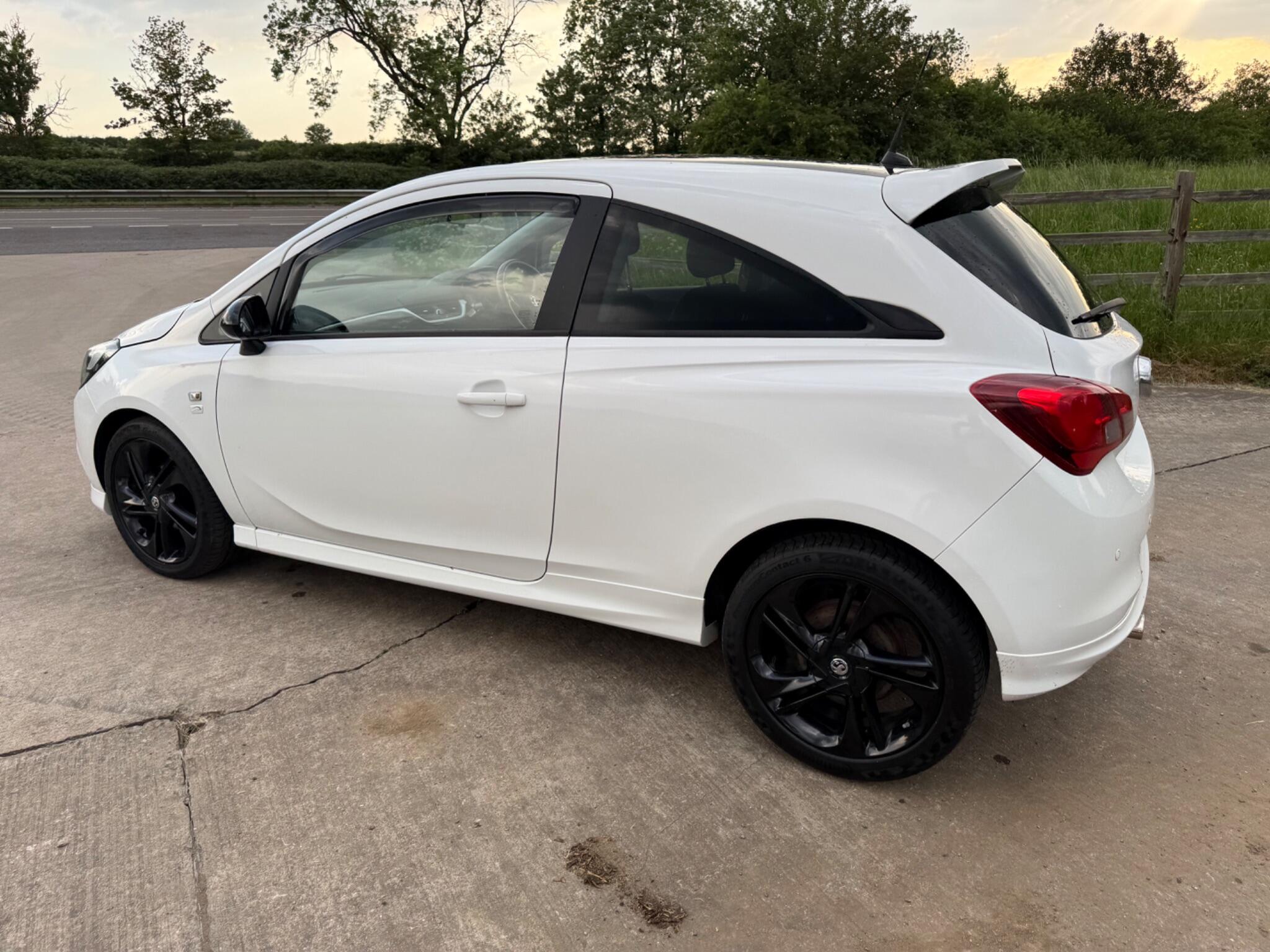 Vauxhall Corsa 1.4i ecoTEC Limited Edition Euro 6 3dr — photo 15 of 96