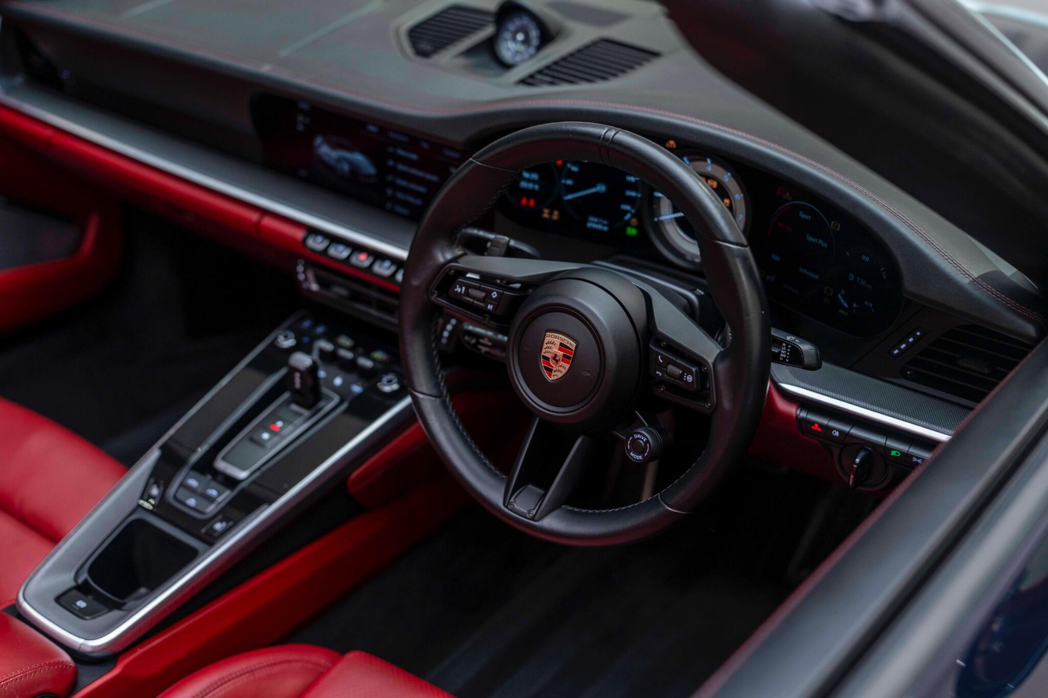 Porsche 911 view 40