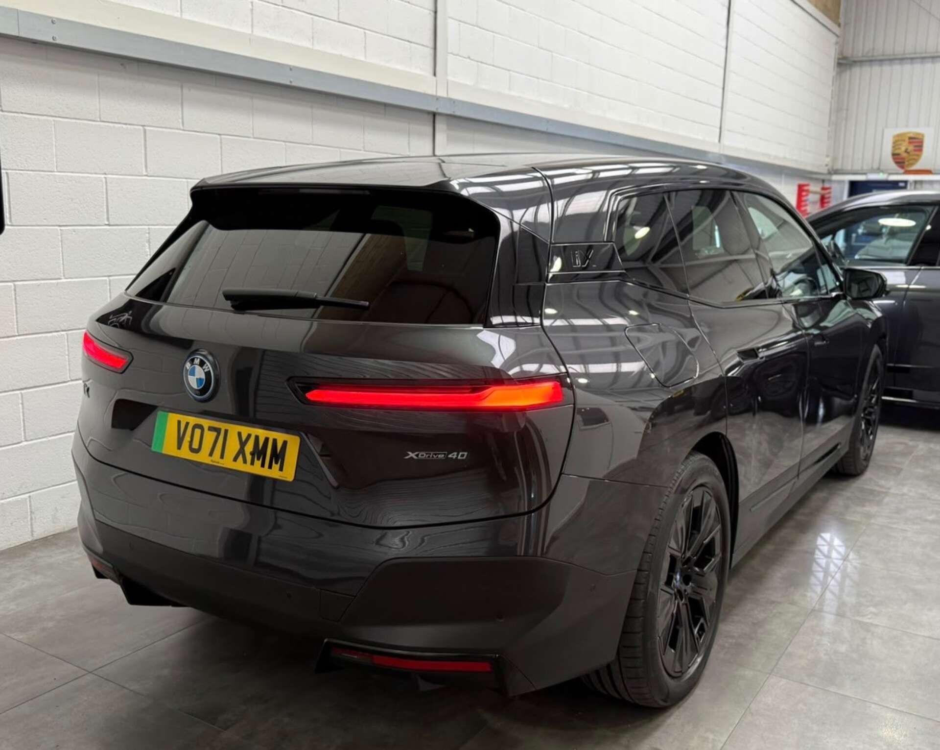 BMW Ix view 6